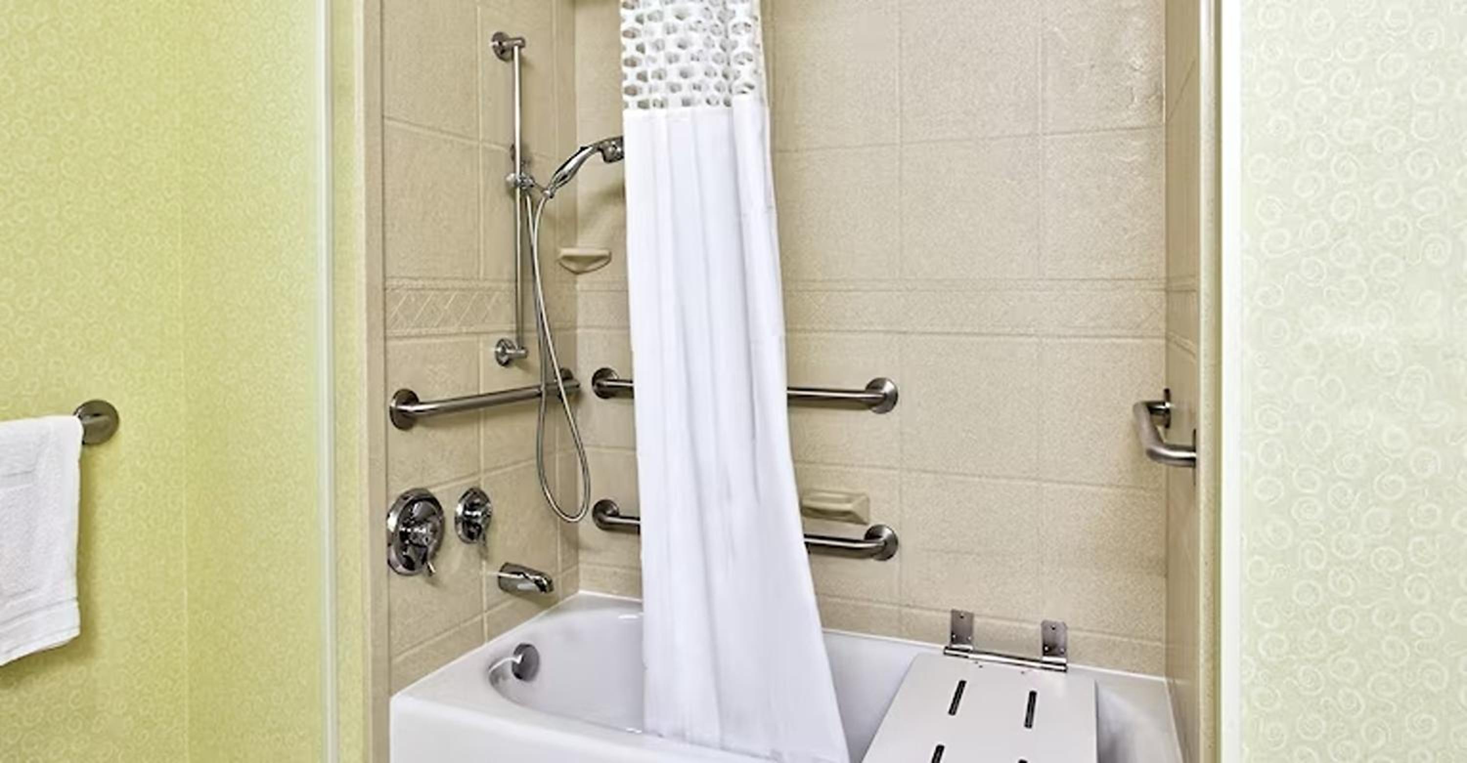 King Room with Accessible Tub - Mobility and Hearing Access/Non-Smoking - Photo 2