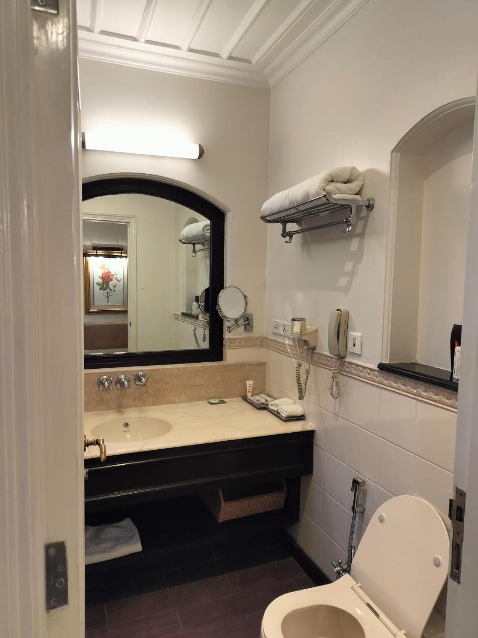 Savoy Suites photo 3