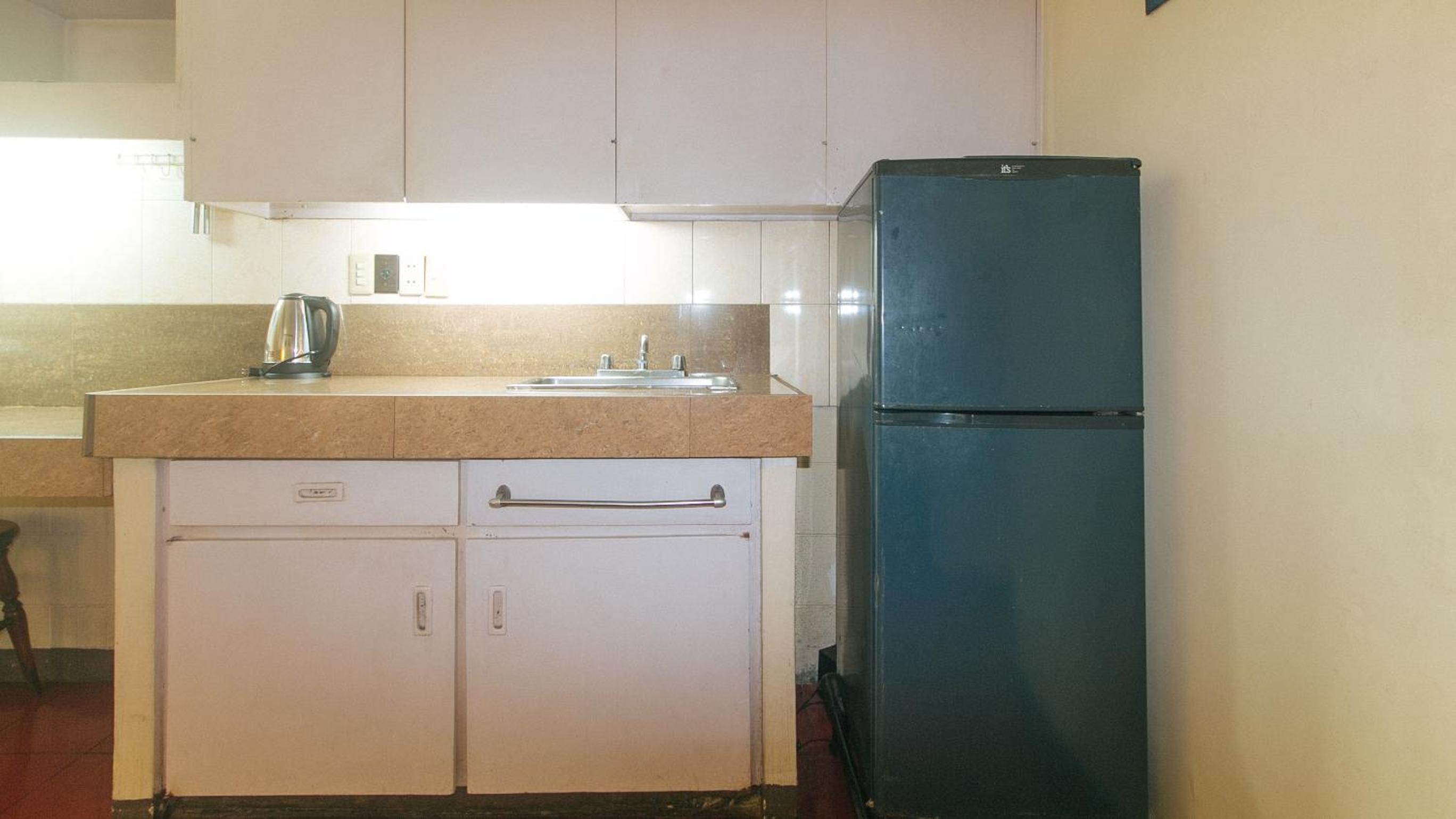 Standard Double Room - Photo 11