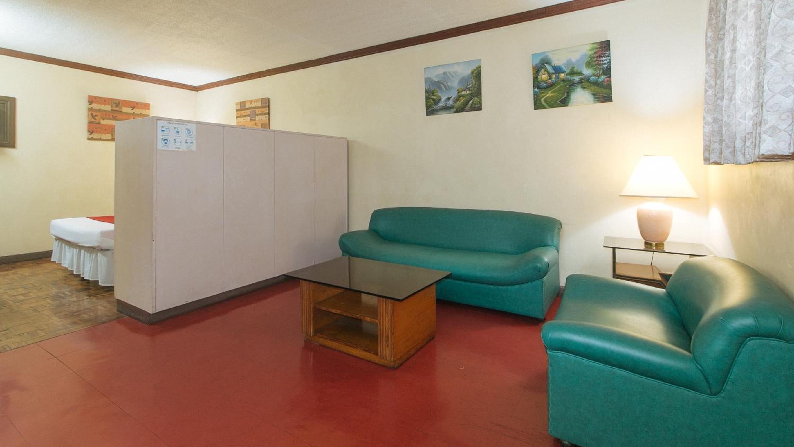 Standard Double Room - Photo 9