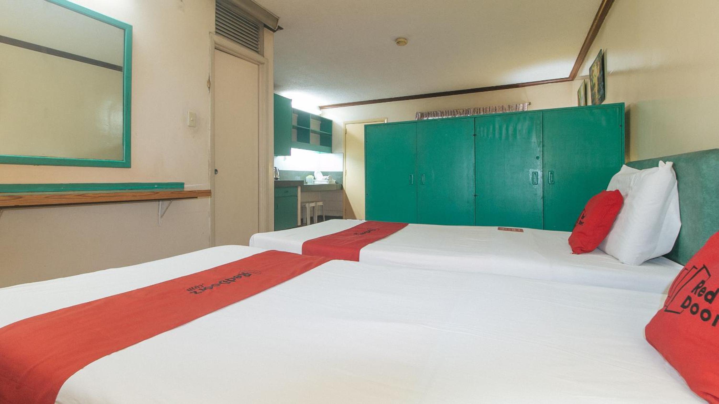 Twin Room - Photo 9