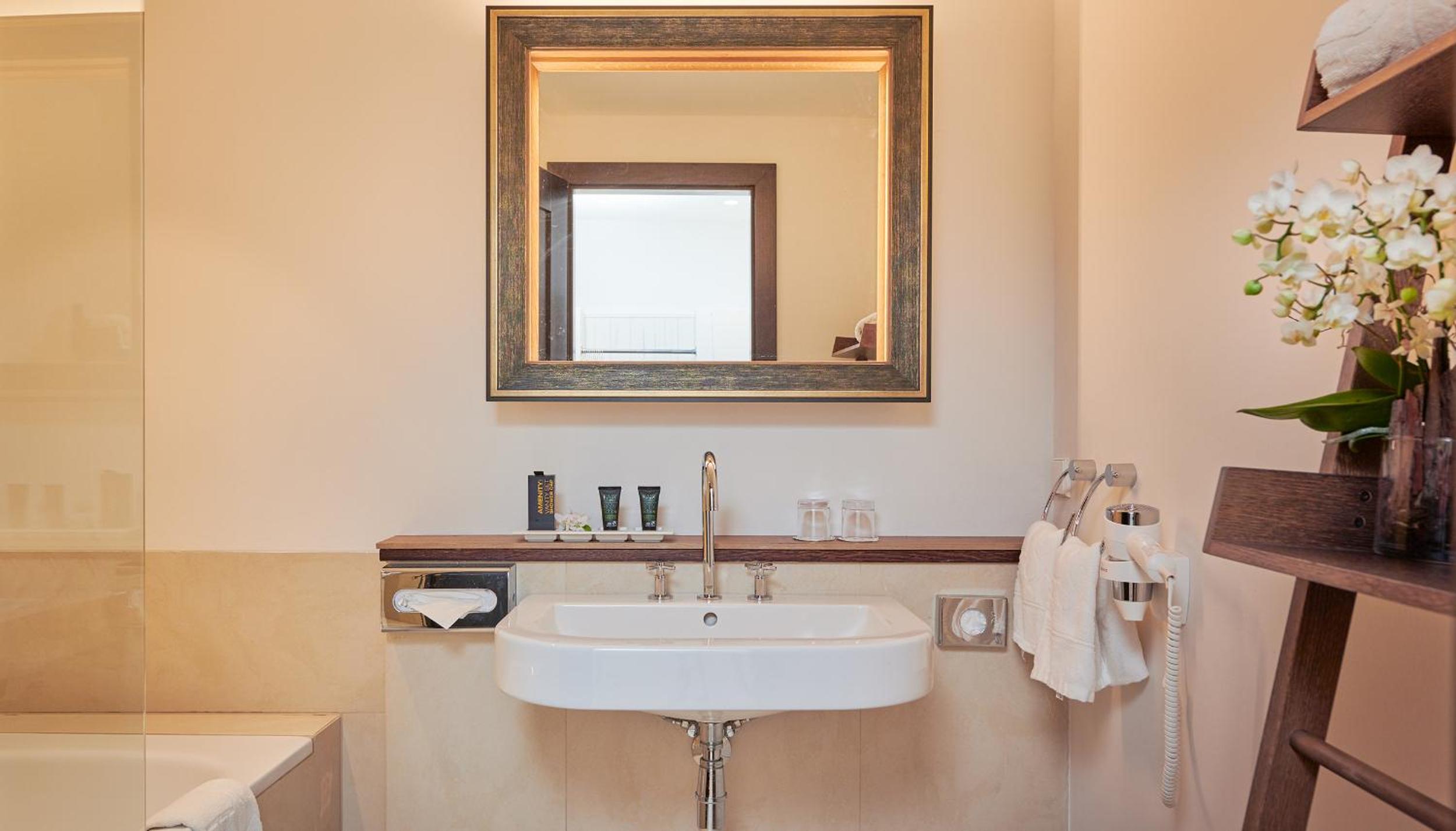 Deluxe Double Room with Castle View - Photo 3