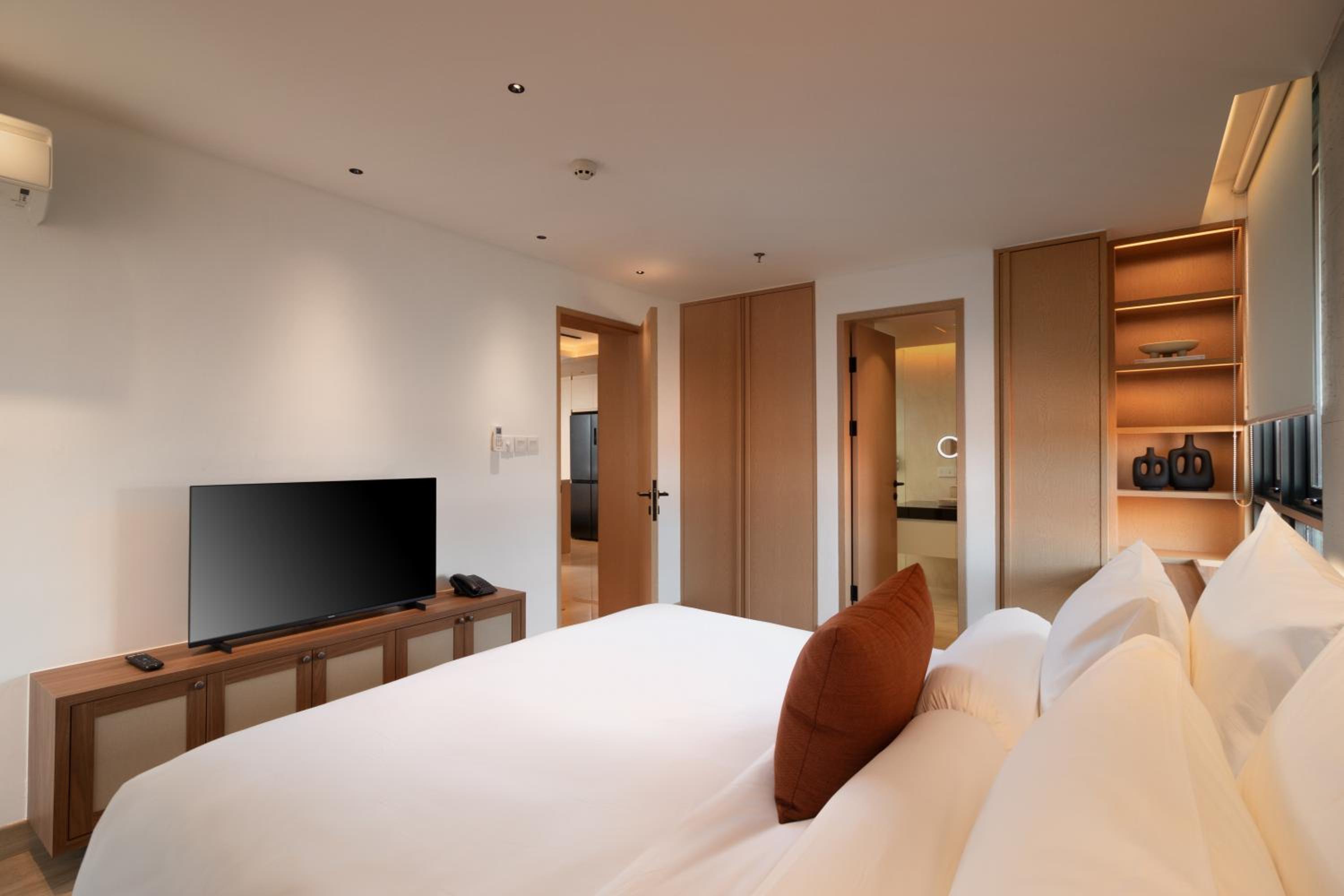 Three-Bedroom Grand Suite - Photo 9