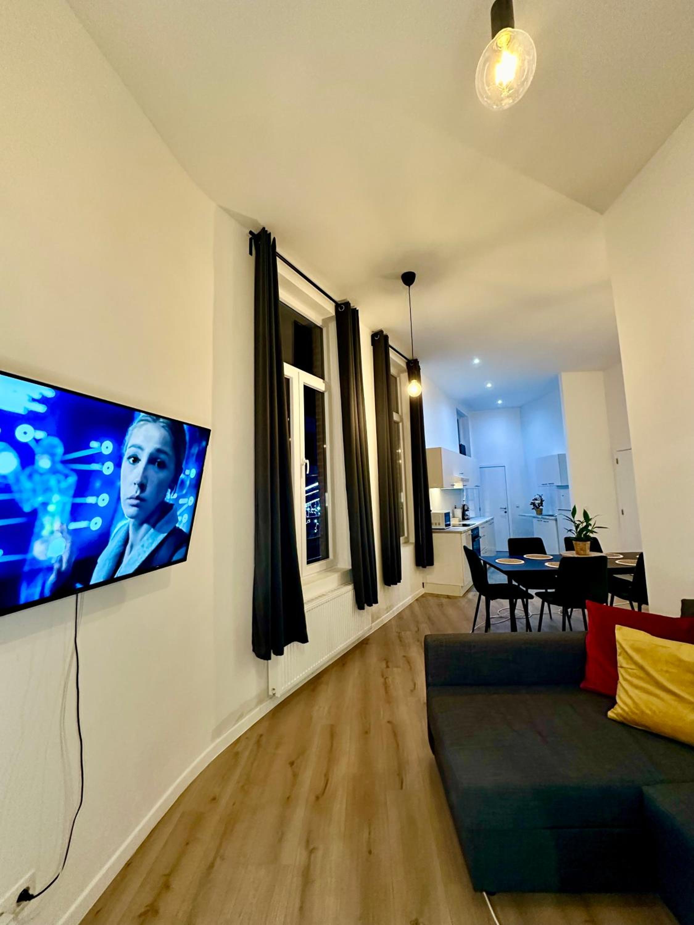 Deluxe King Suite photo 3