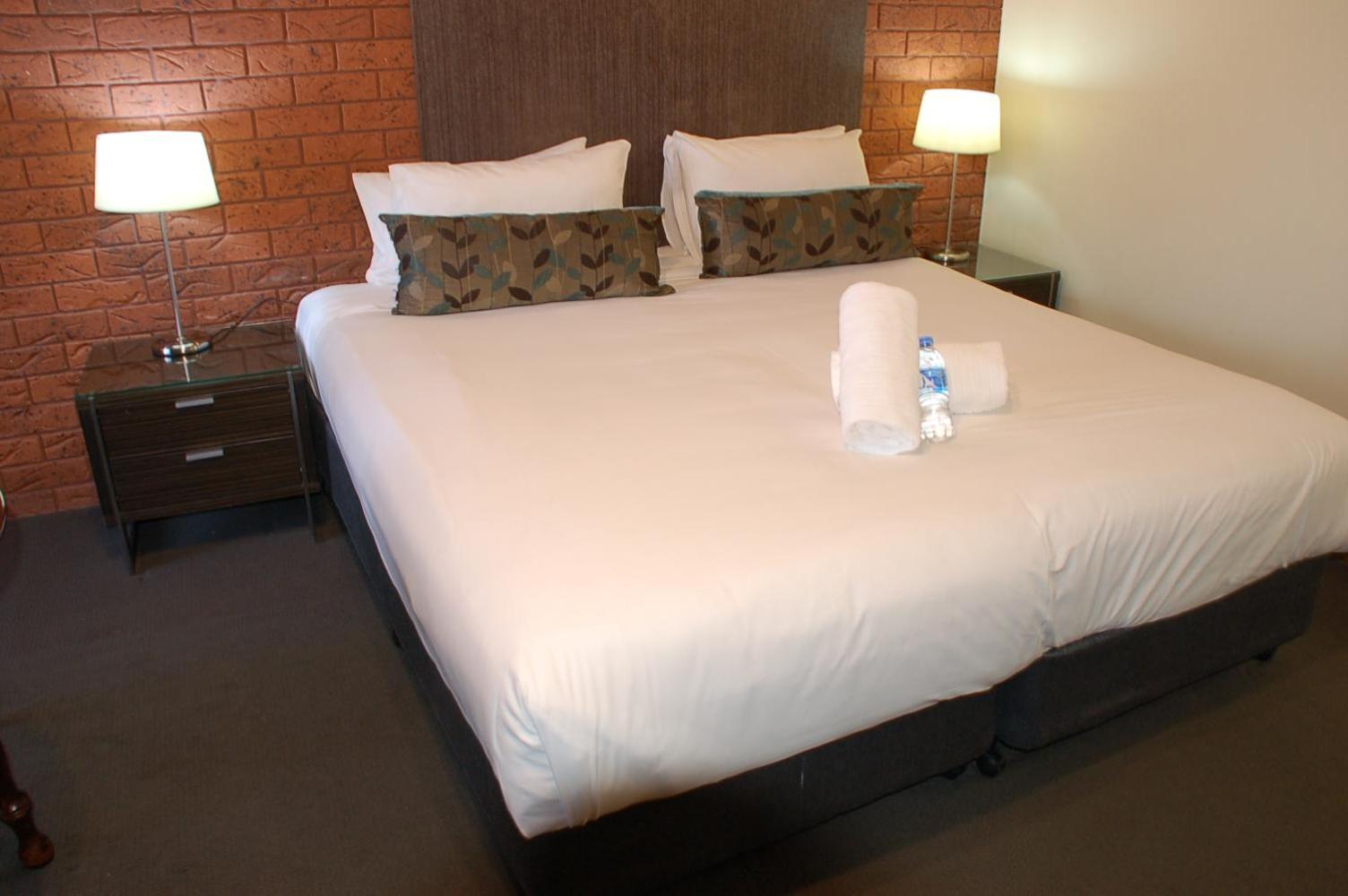 Deluxe King Suite - Upstairs photo 2
