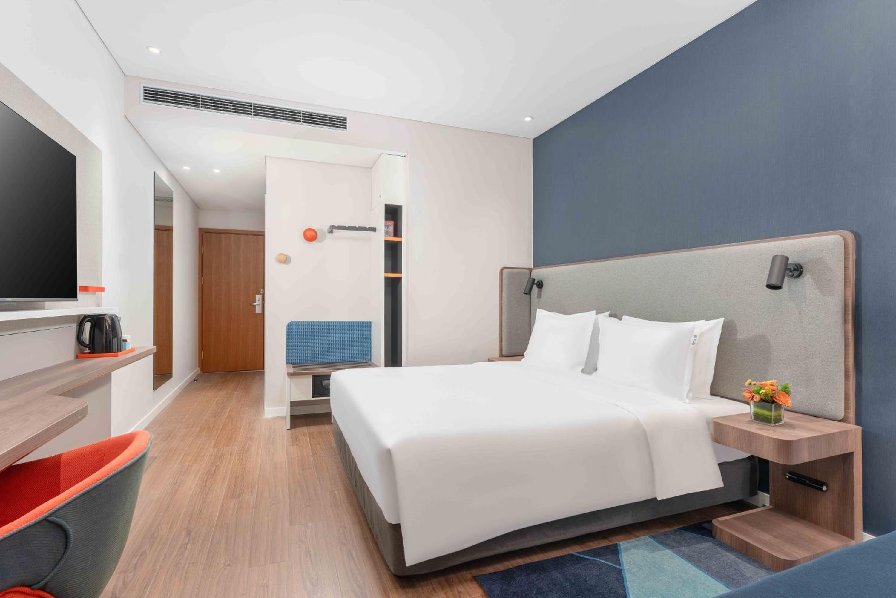 Standard King Room photo 1