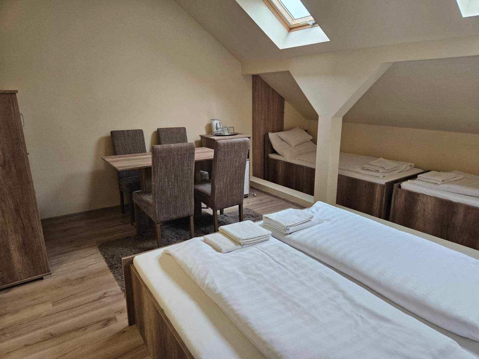 Double Room with Shared Bathroom photo 3