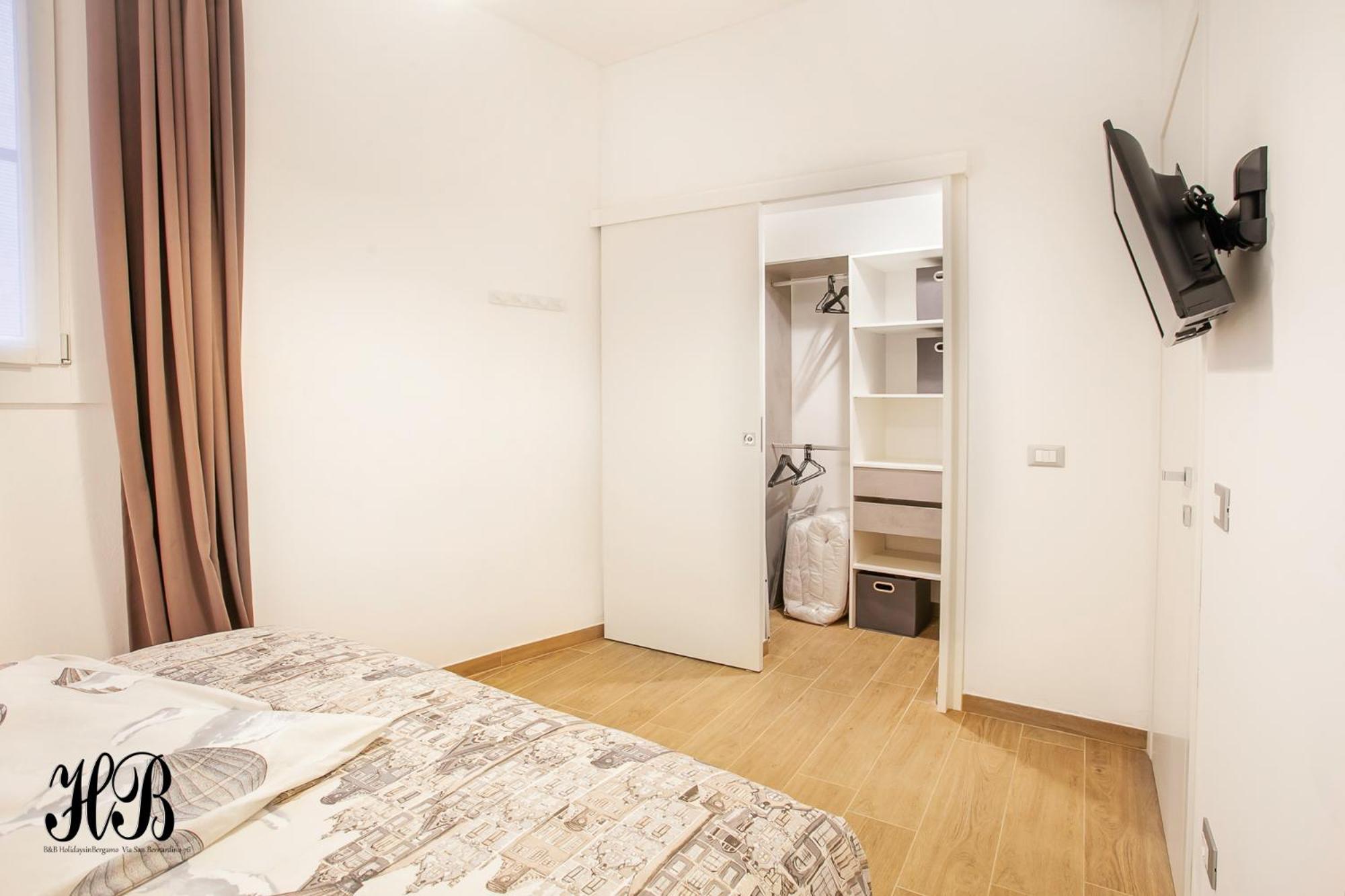 One-Bedroom Apartment photo 1
