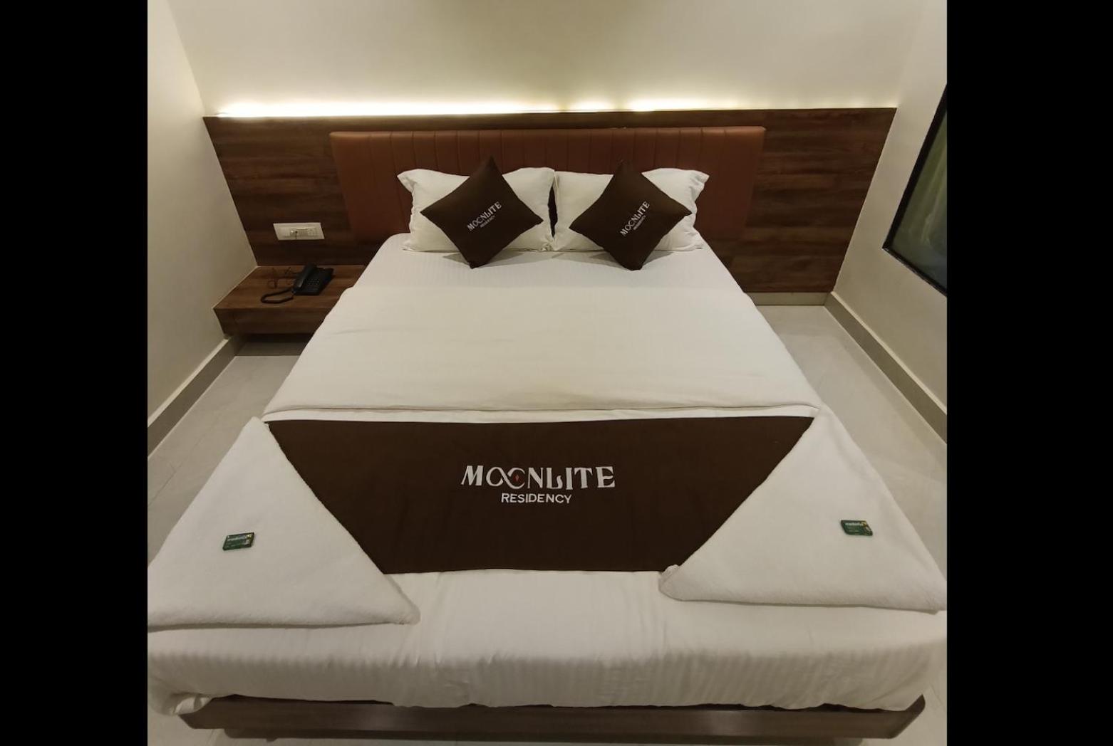 Deluxe Room - Photo 17