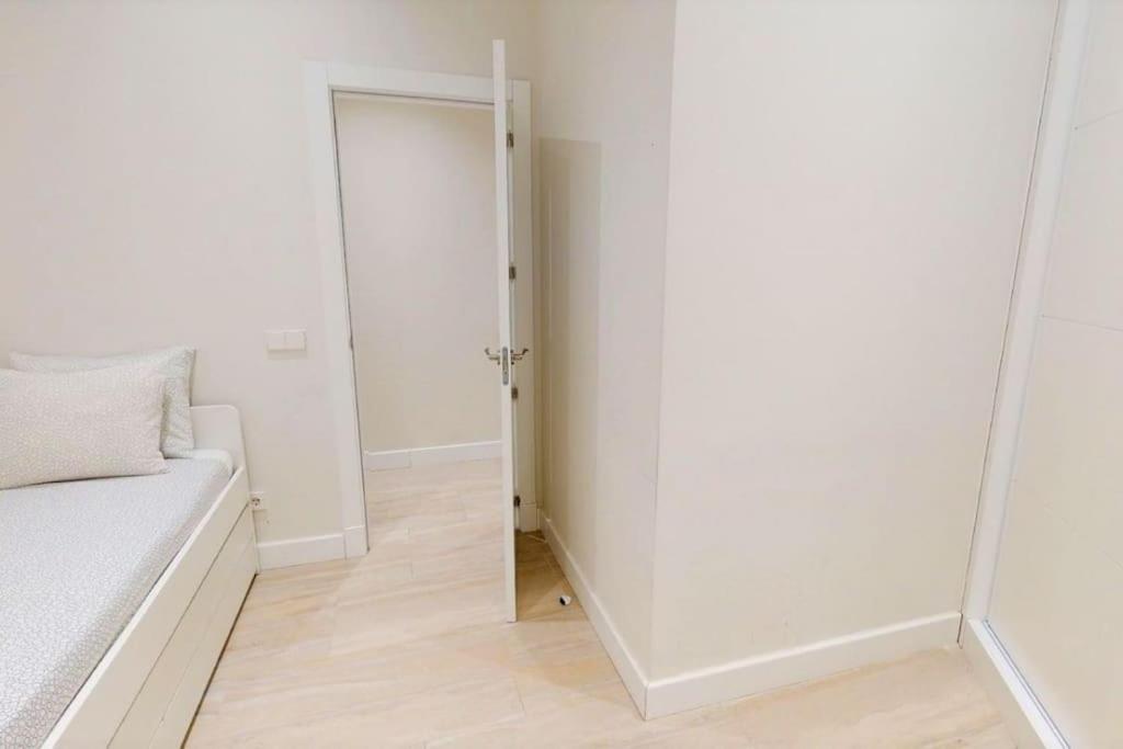 Three-Bedroom Apartment photo 2