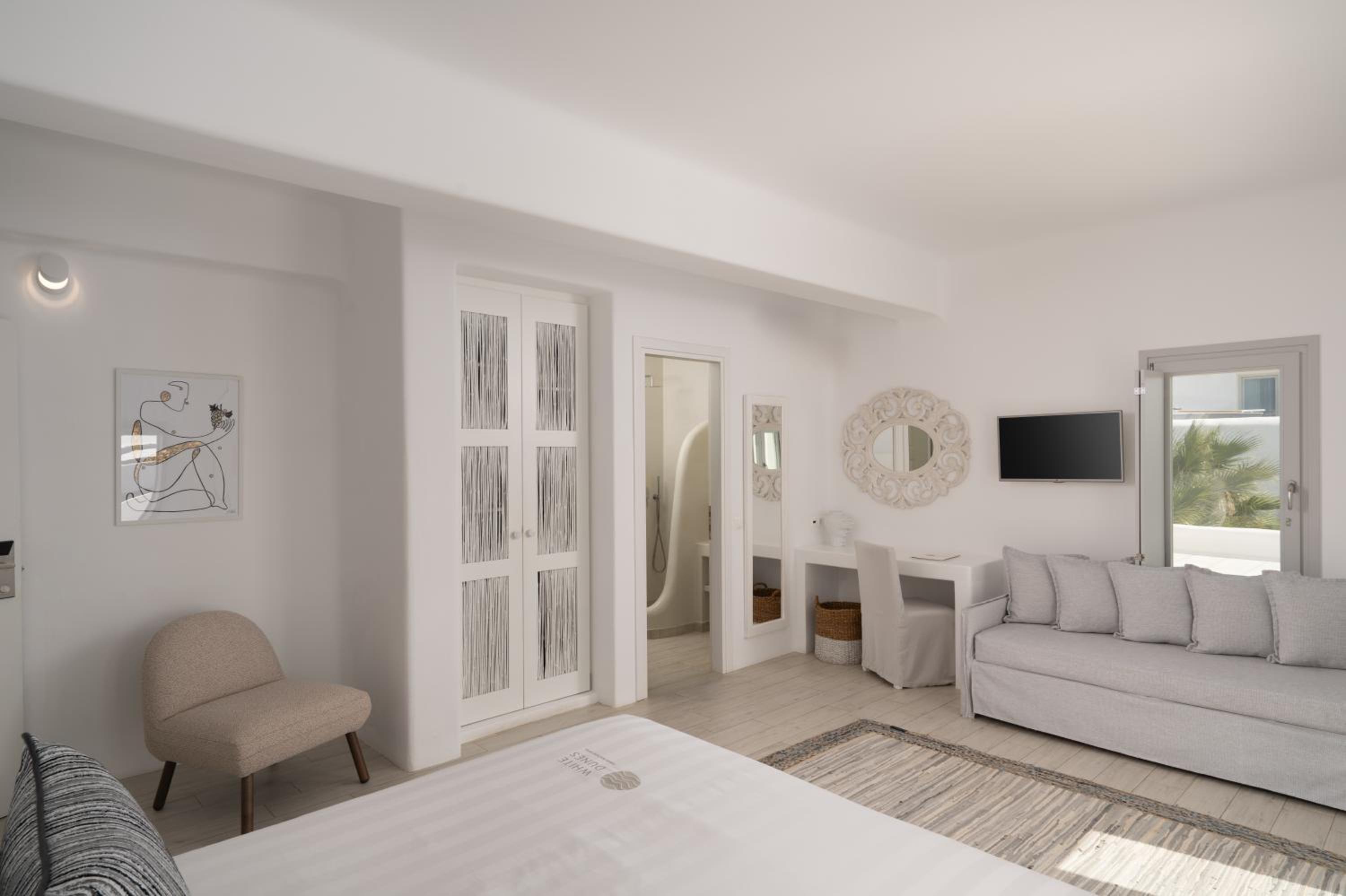 Junior Suite with Panoramic Sea View photo 2