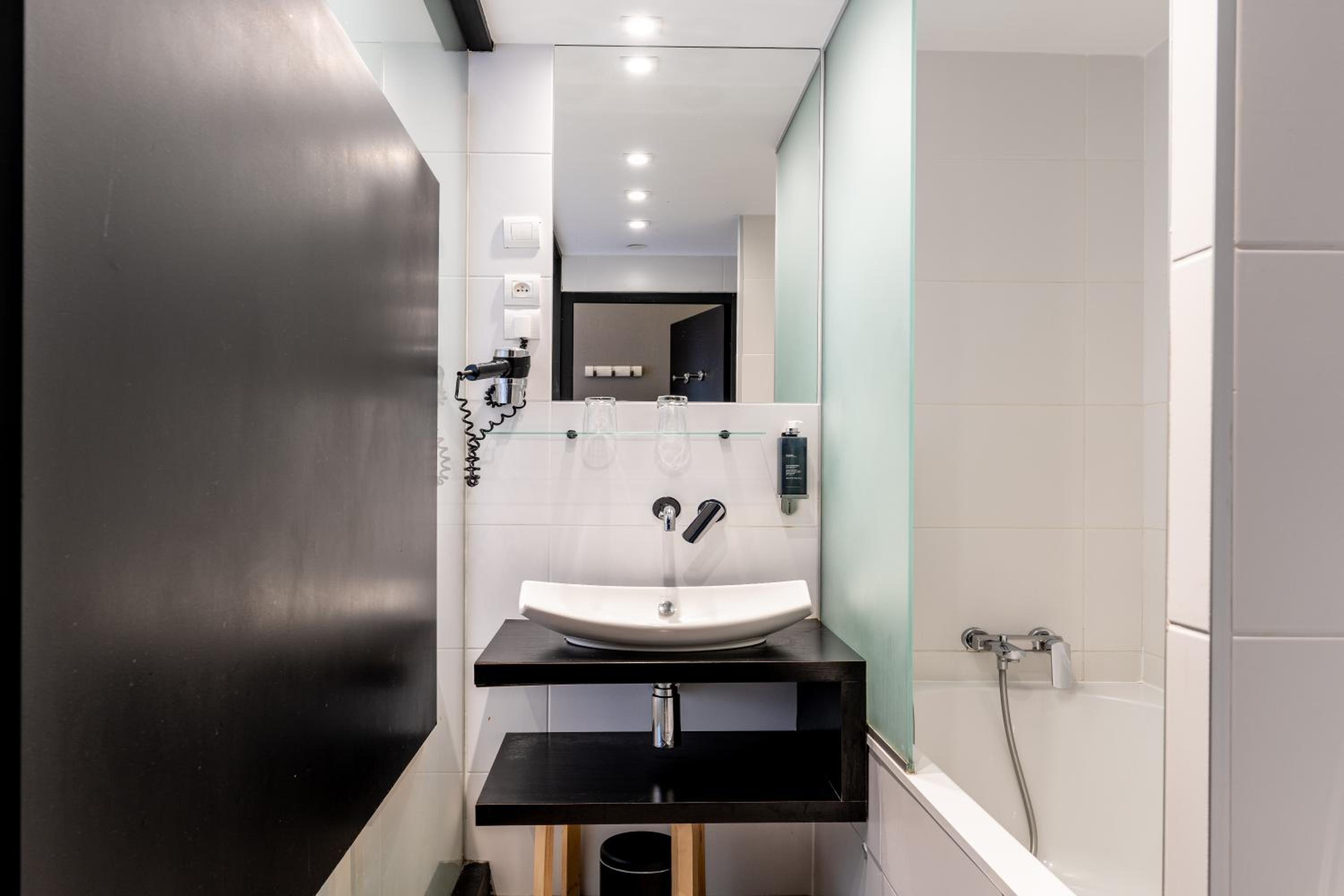 Superior Double Room - Photo 9