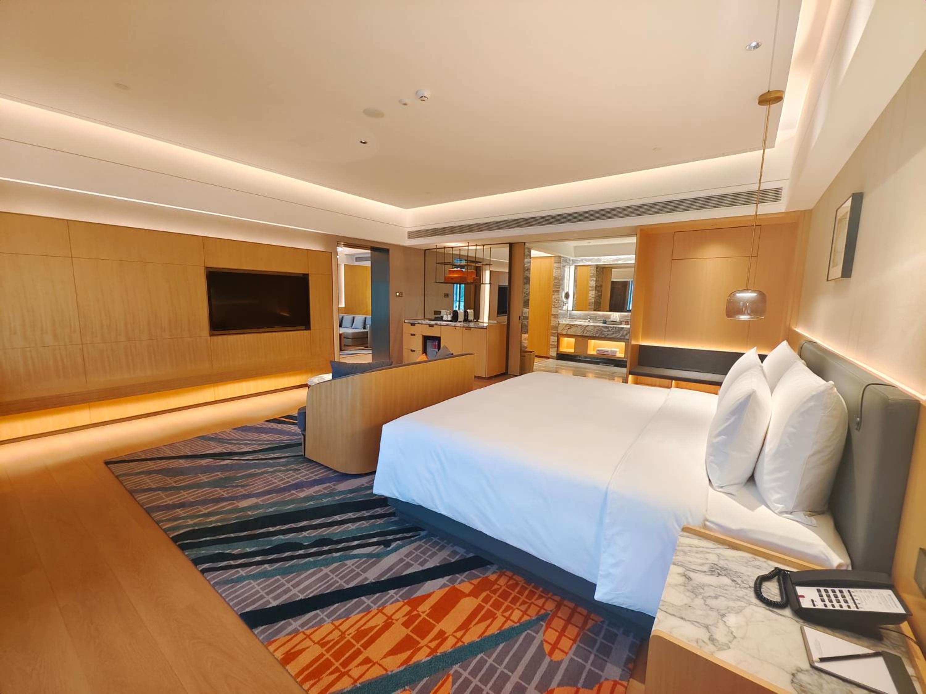 Business Suite with Hot Pool