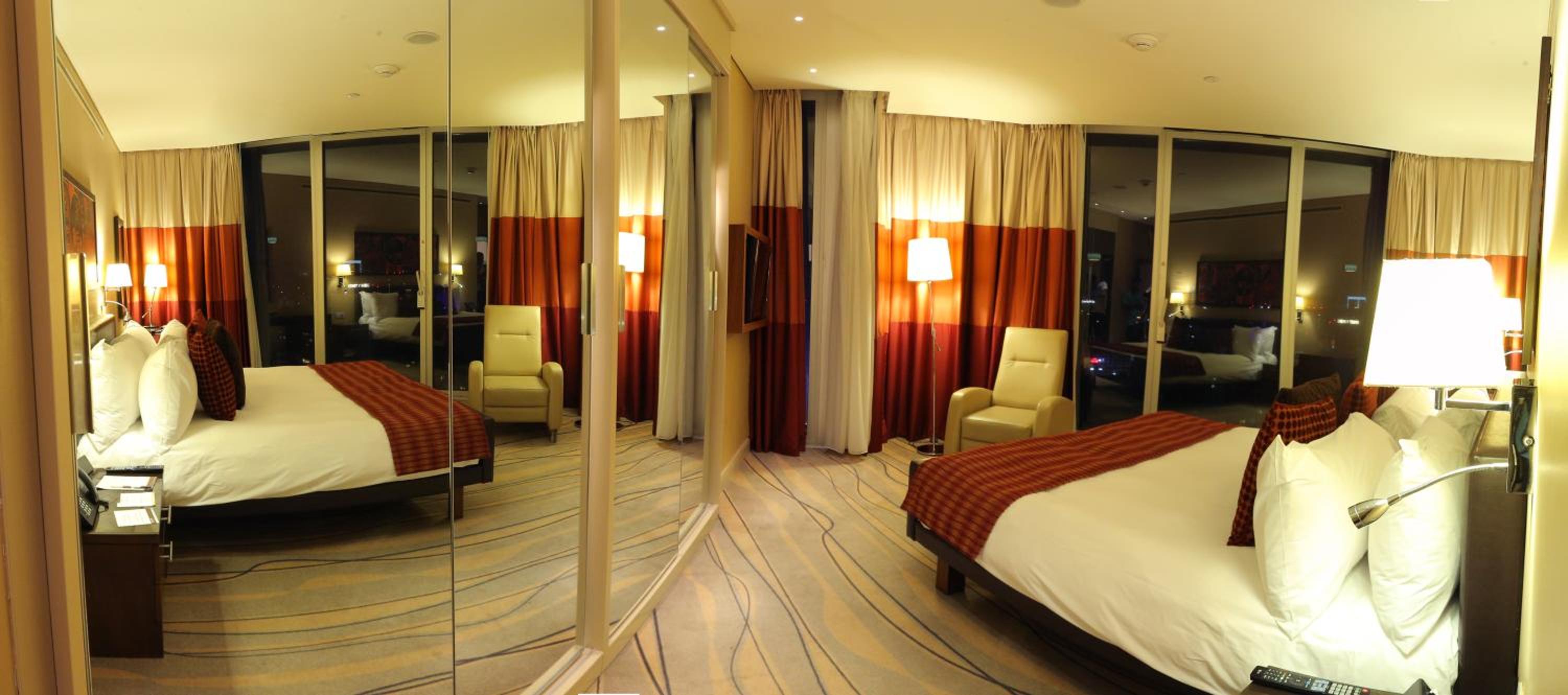 Two-Bedroom King Suite with Two King Beds and Sea View - Smoking - Photo 4