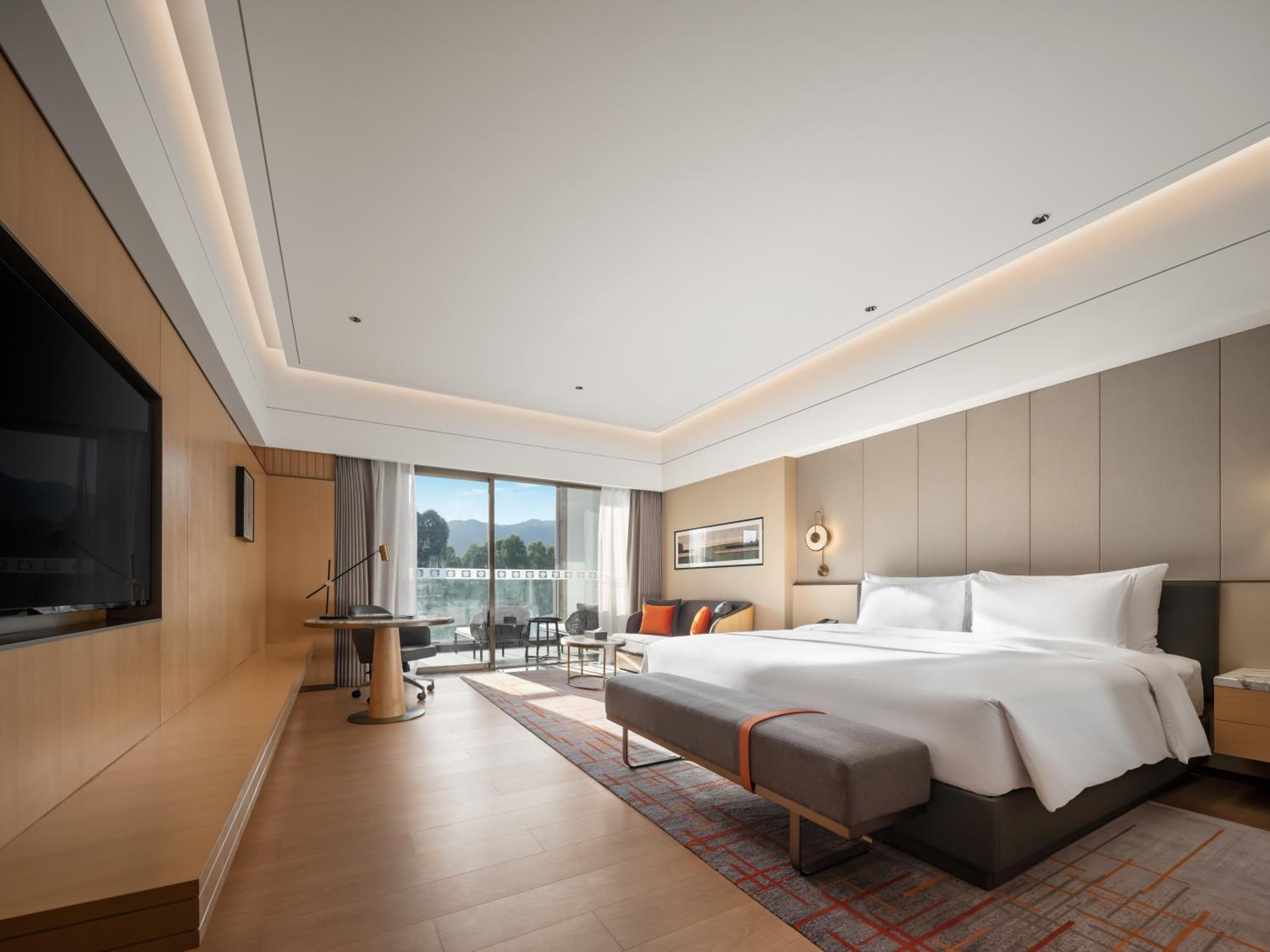 Deluxe King Room with Hot Pool and Lake View -  Long Stay - Photo 1