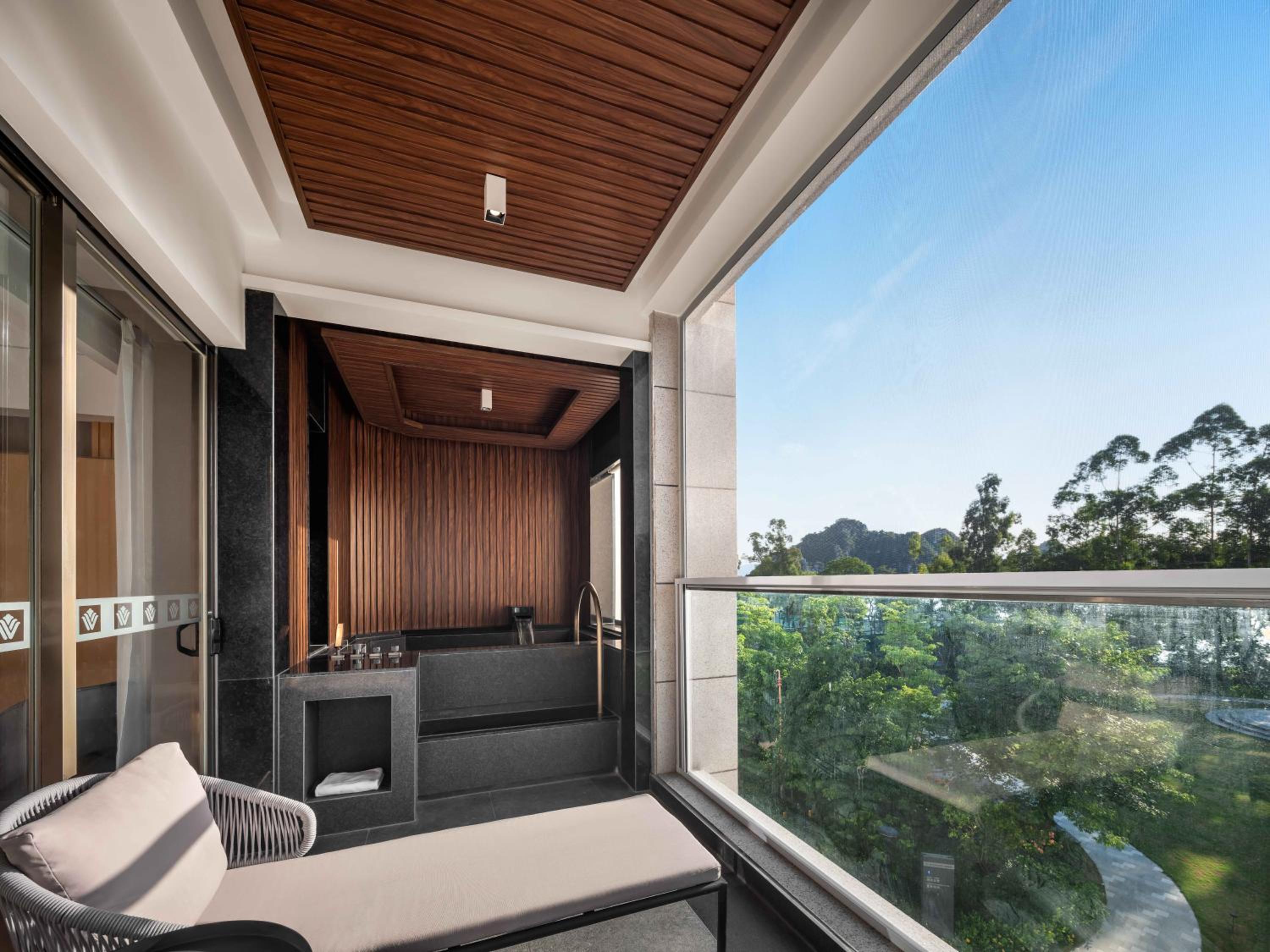 Deluxe King Room with Hot Pool and Lake View -  Long Stay - Photo 3