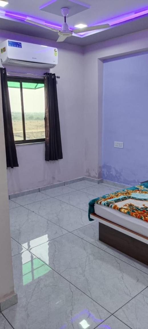 Deluxe Double Room (2 Adults + 1 Child)
