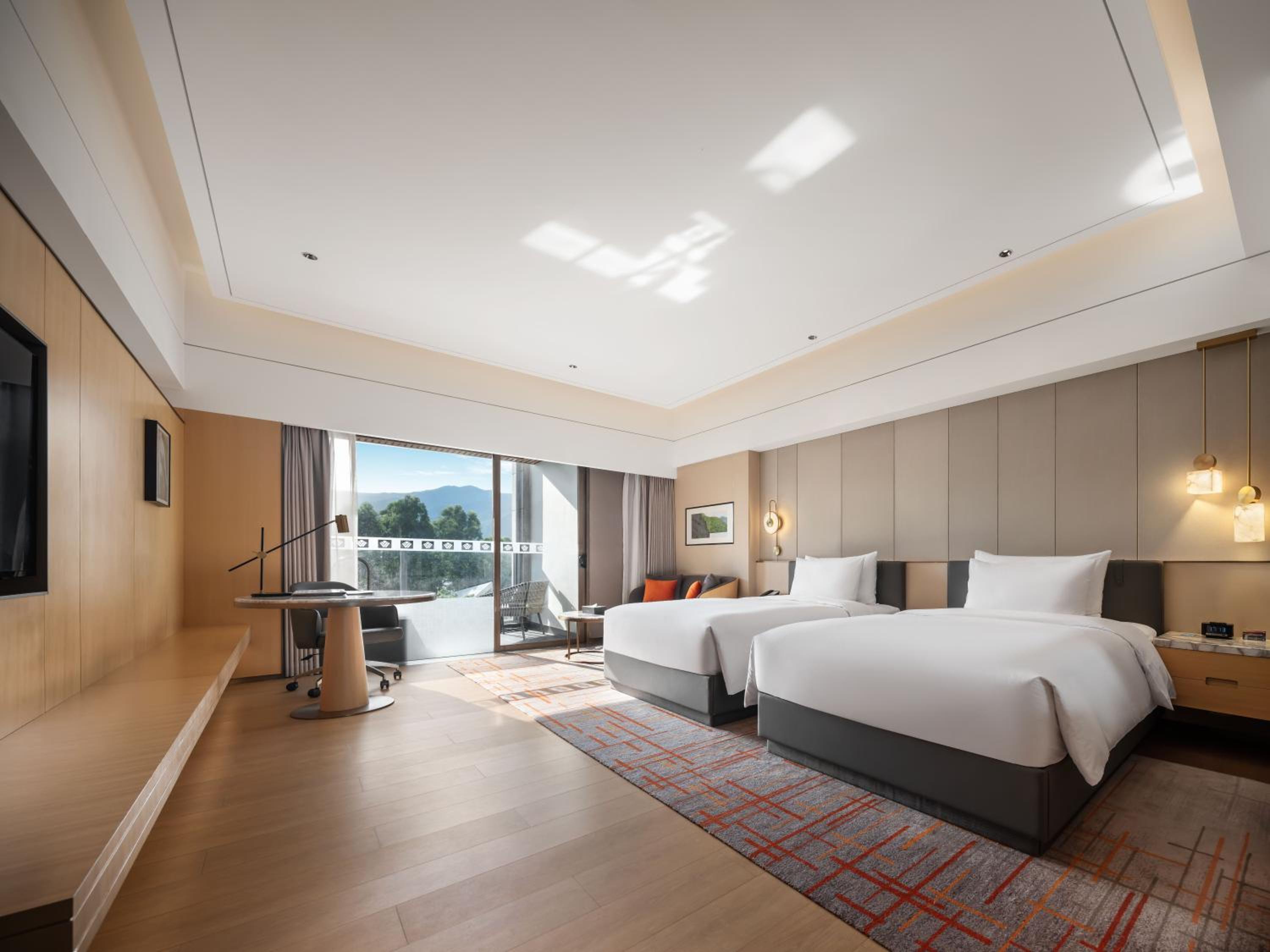 Executive Superior Double Room with Hot Pool and Lake View - Photo 1