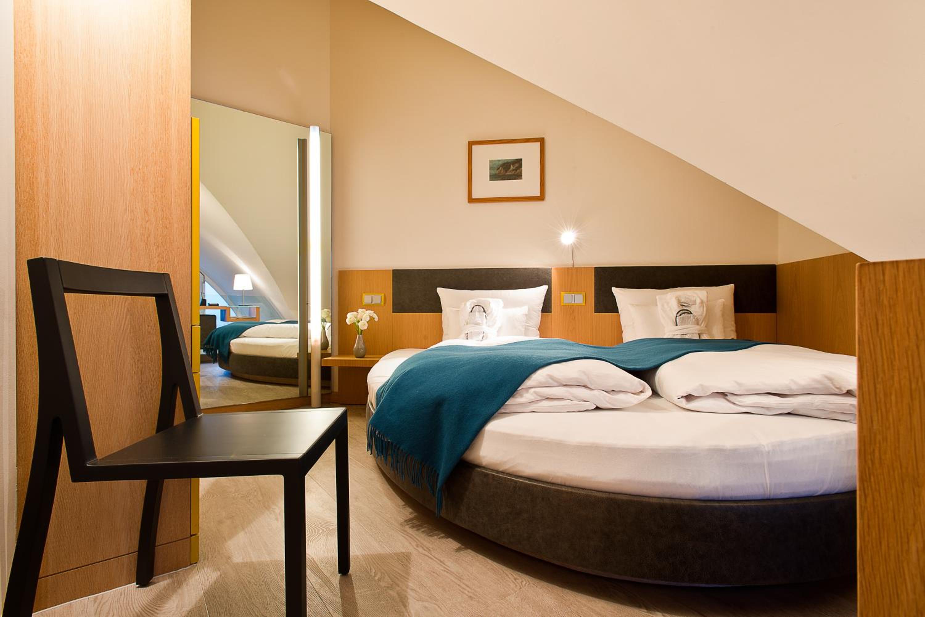 Maisonette with Balcony - Side Sea View - Photo 5