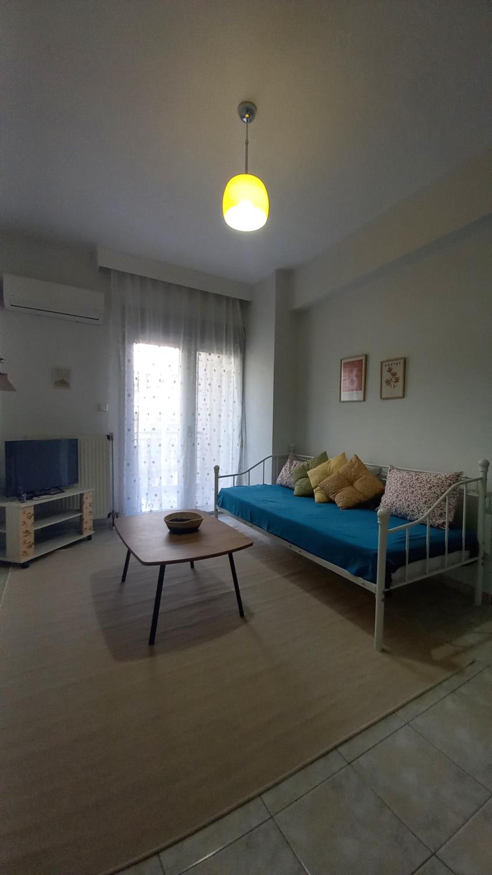 One-Bedroom Apartment - Photo 3