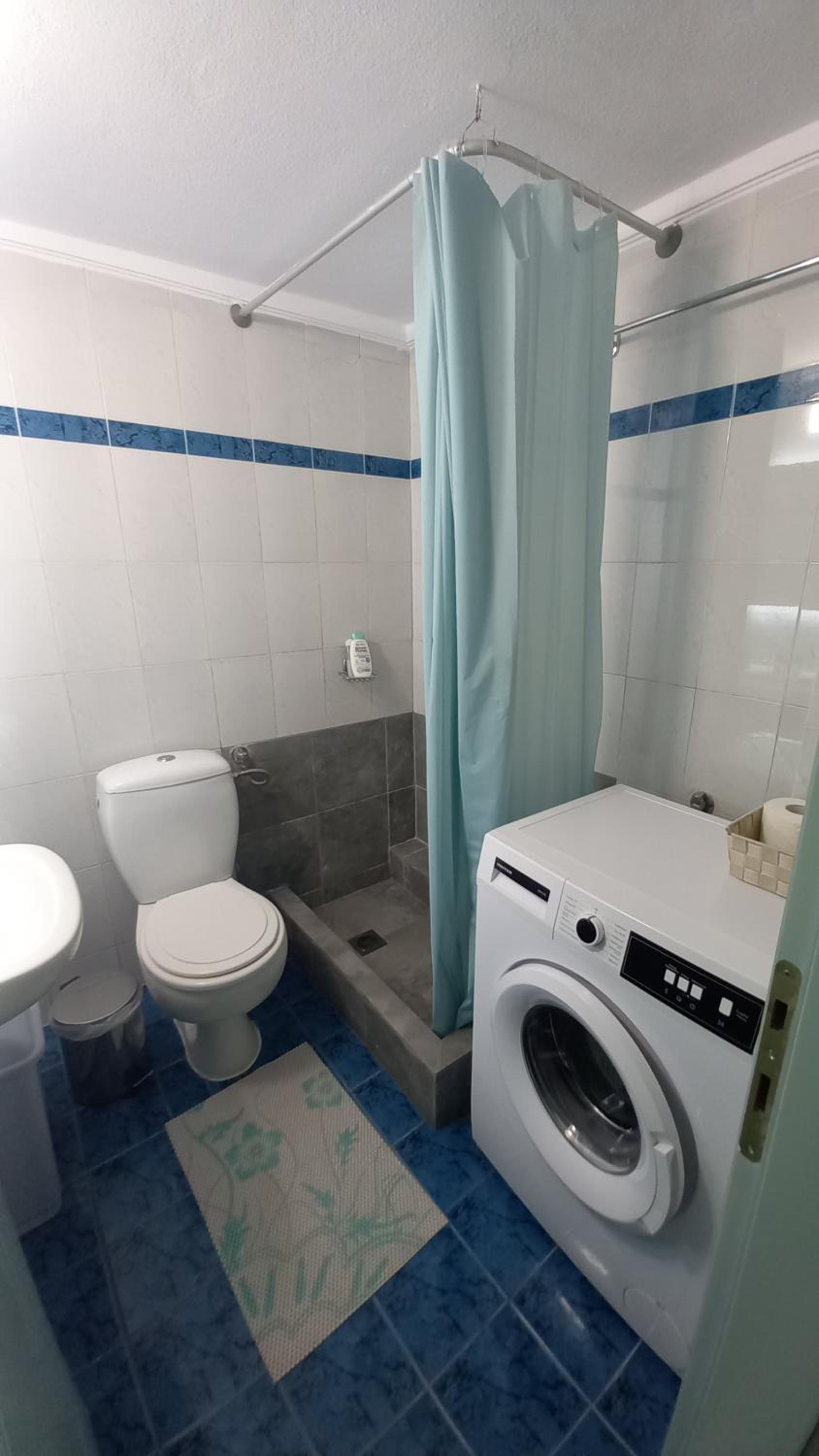 One-Bedroom Apartment - Photo 6