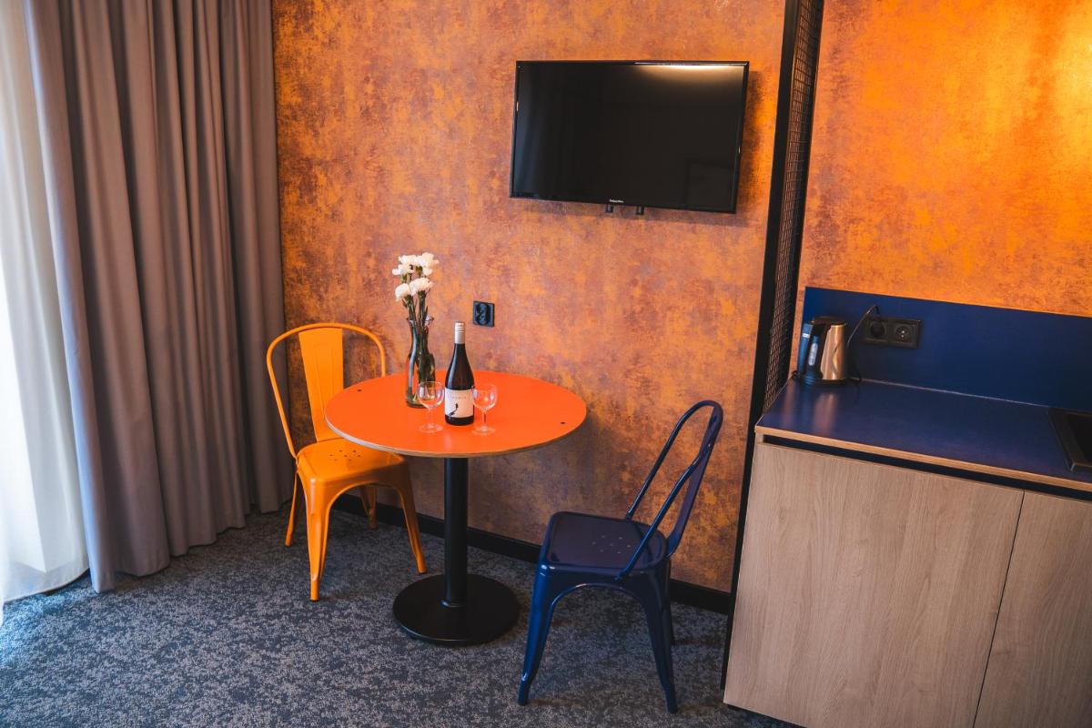 Comfort Plus Double Room with Balcony - Photo 4