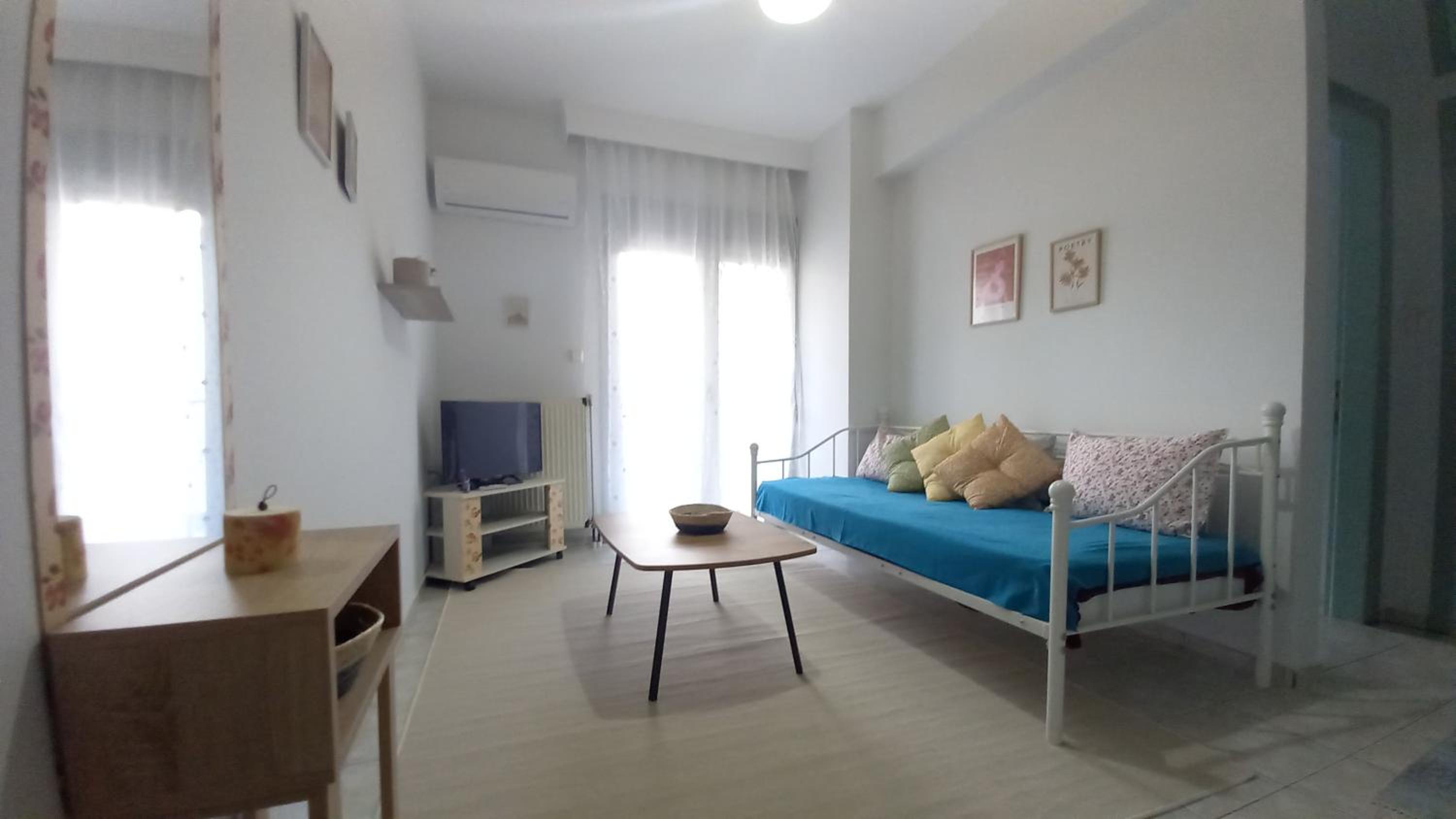 One-Bedroom Apartment - Photo 1