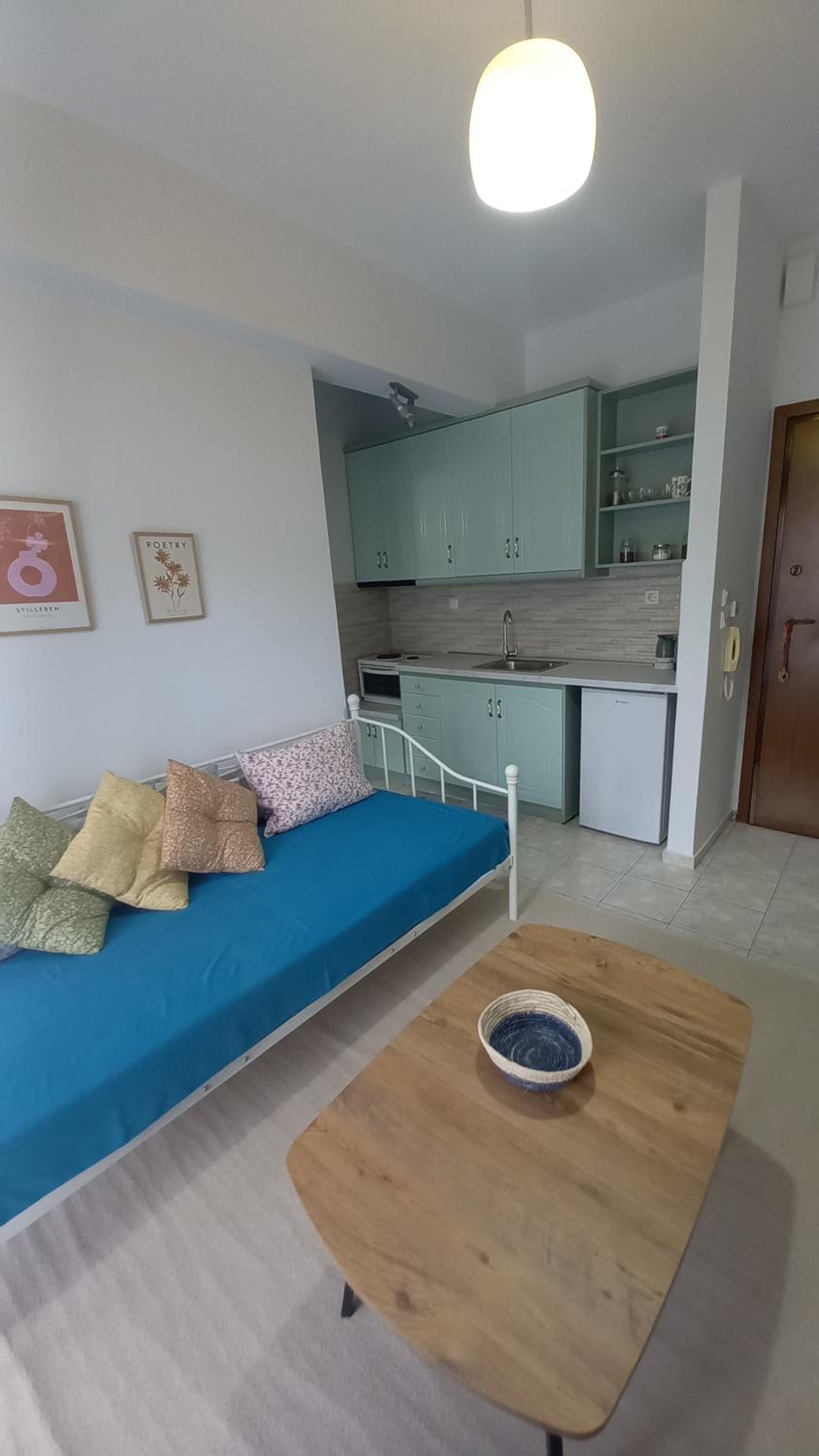 One-Bedroom Apartment - Photo 11