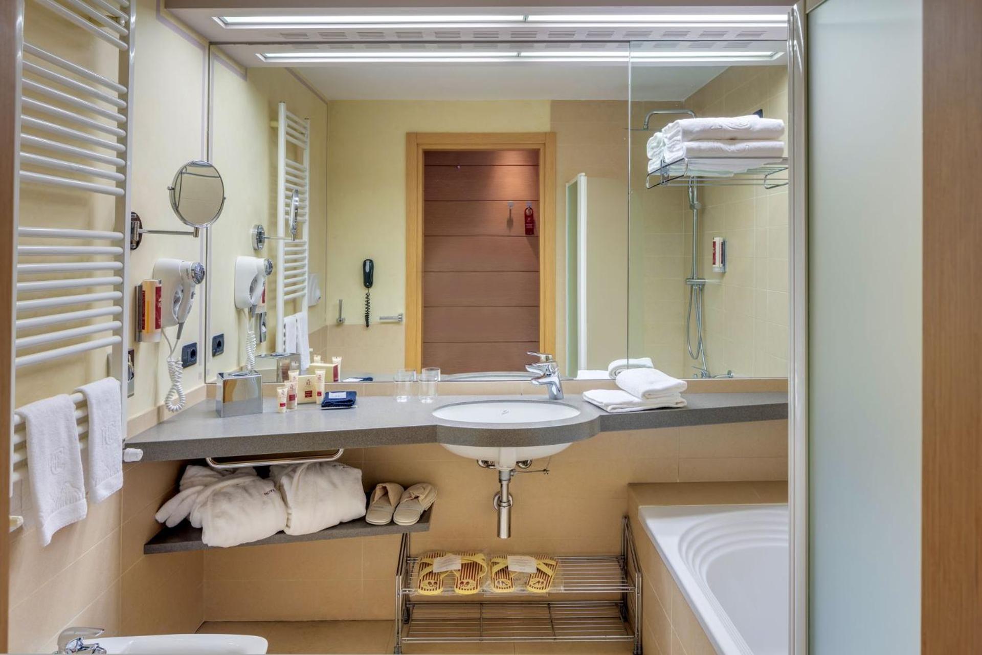 Comfort Double or Twin Room with Balcony photo 2