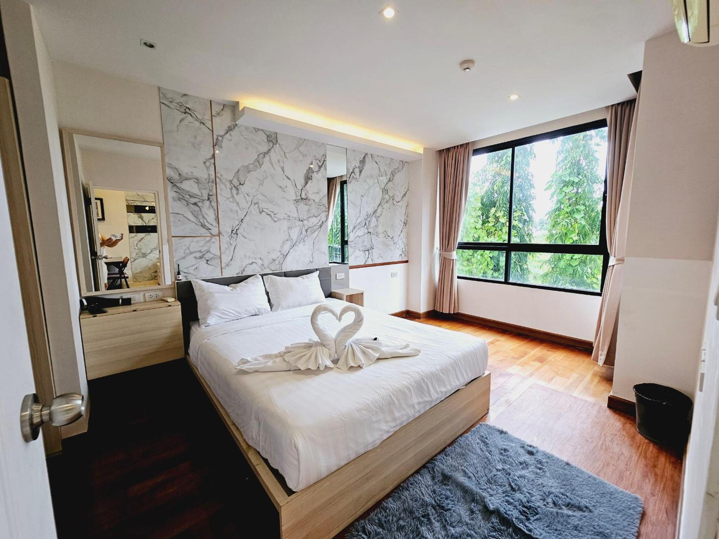 Deluxe One-Bedroom Apartment