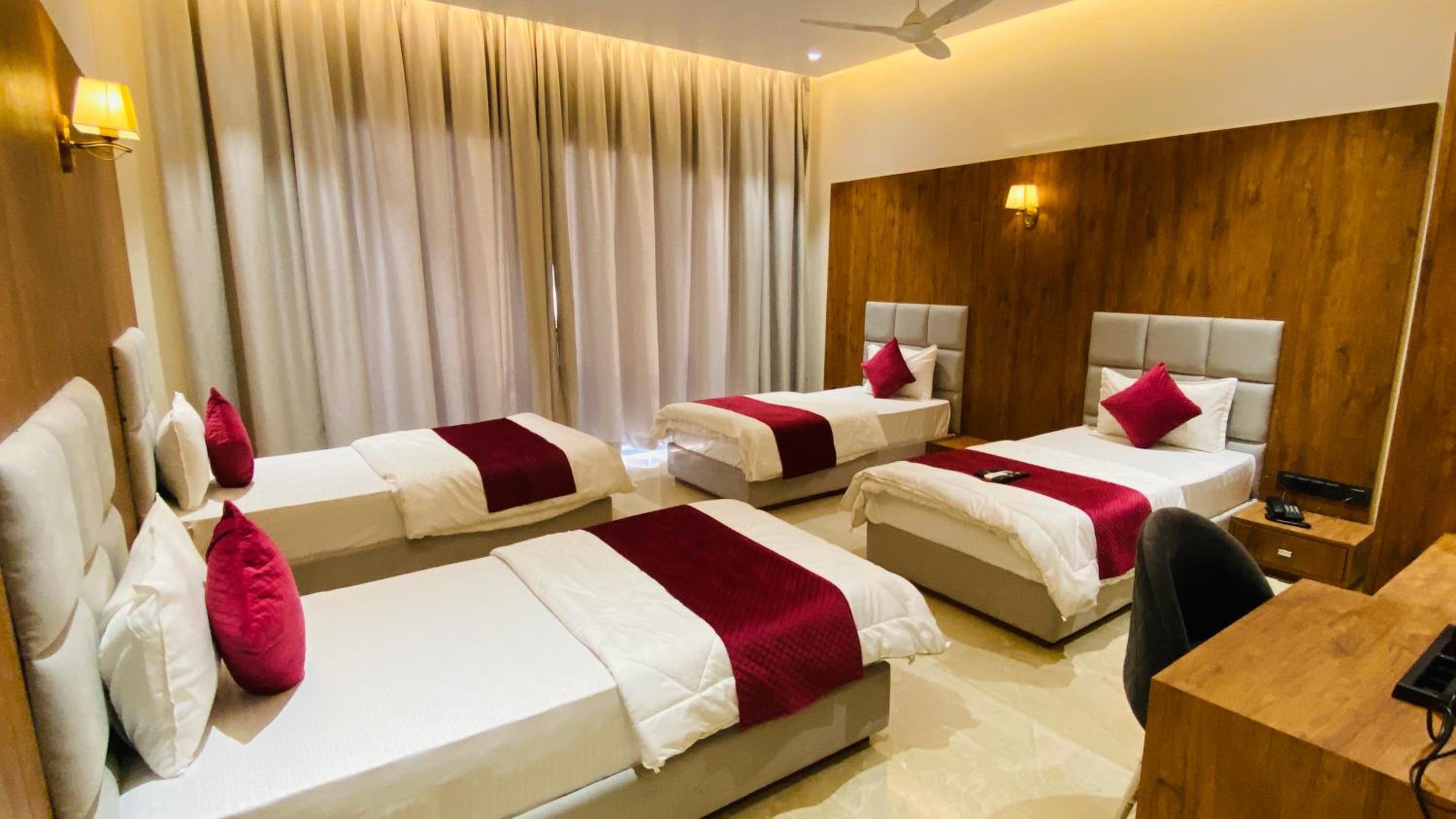 Luxury 4 Bedded Room photo 3