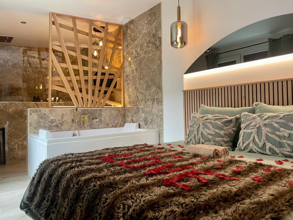 Double Room with Spa Bath photo 2
