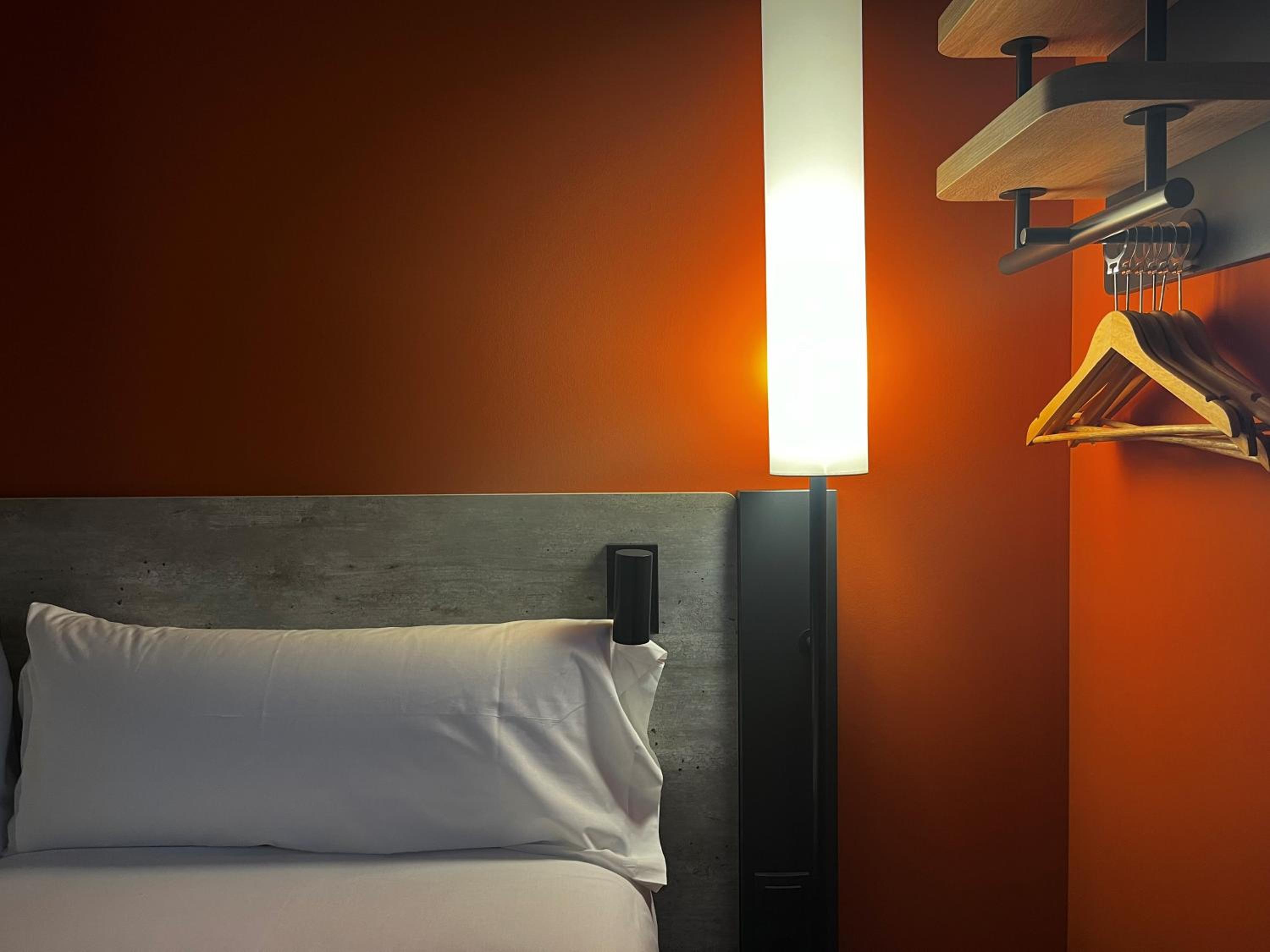 Standard Twin Room - Photo 2