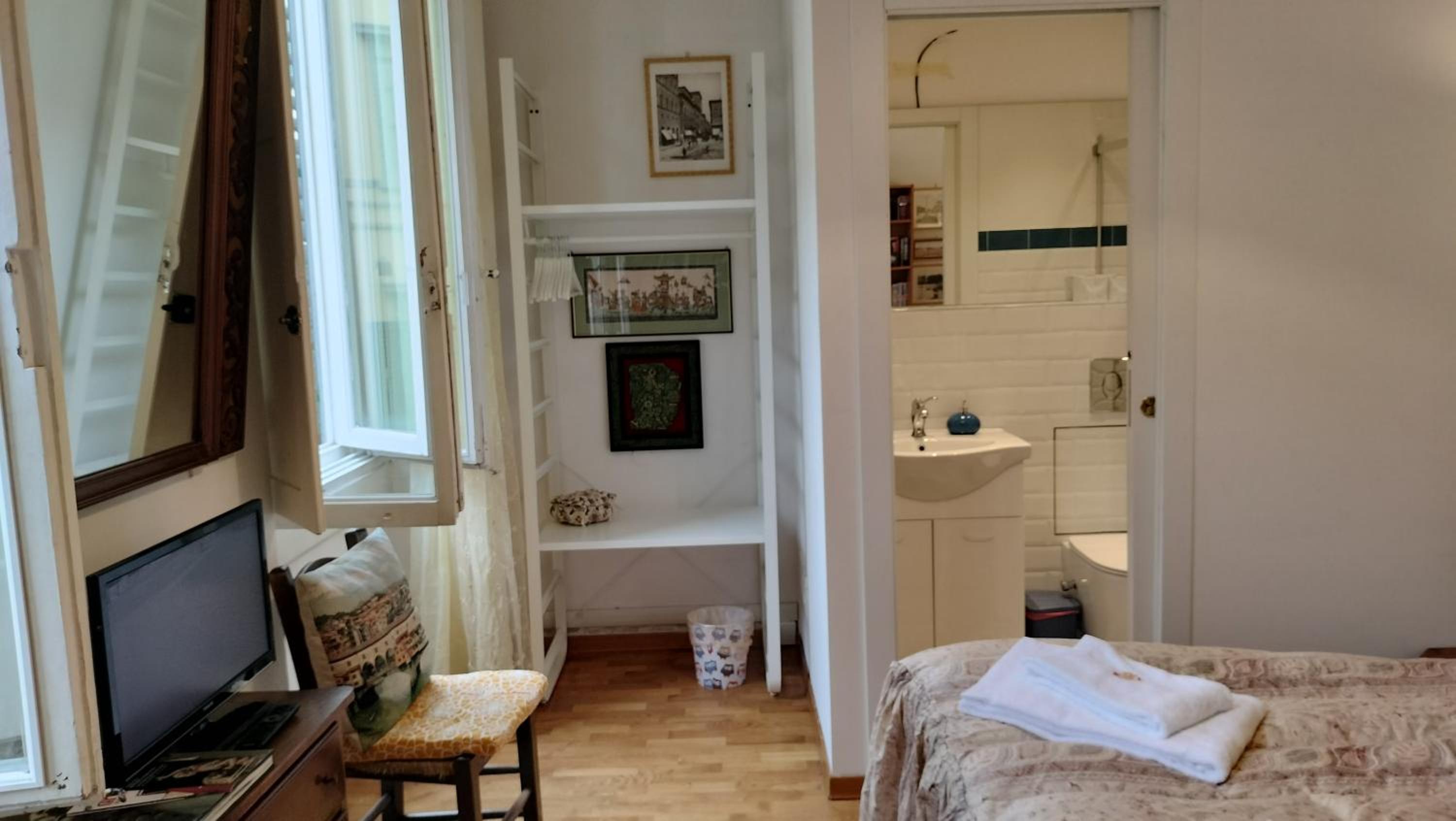 Double Room with Private Bathroom photo 2