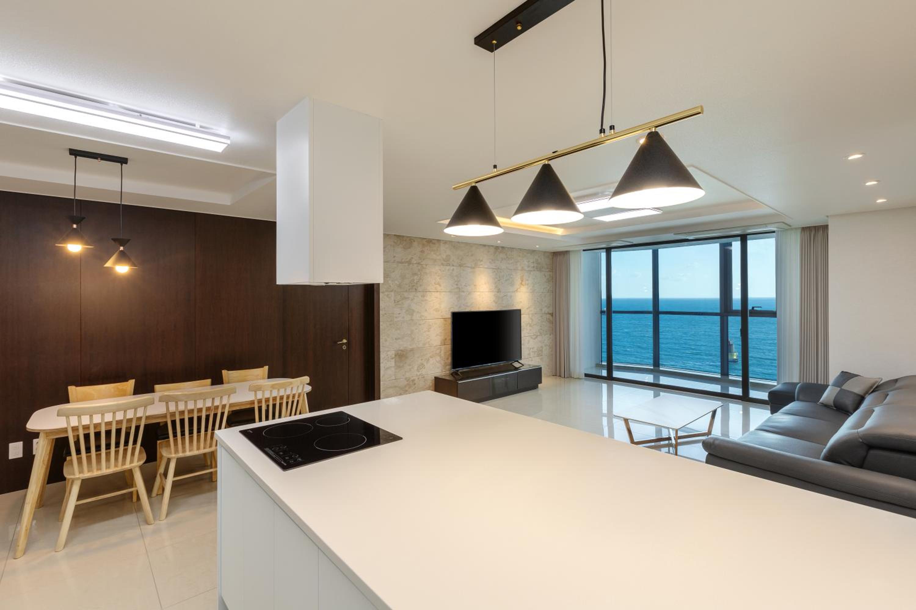 Deluxe Suite - Partial Sea View photo 3