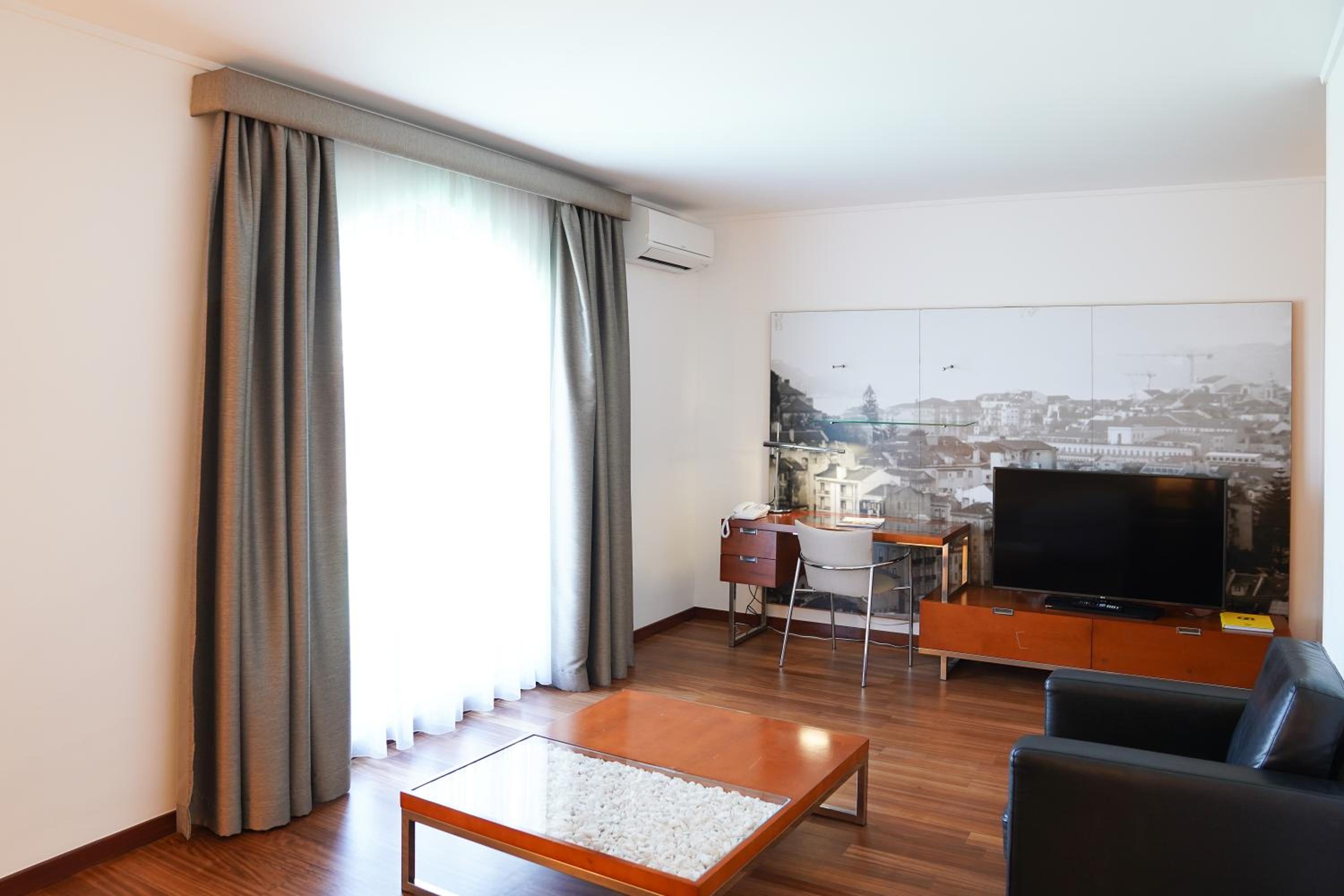 One-Bedroom Apartment - Photo 4