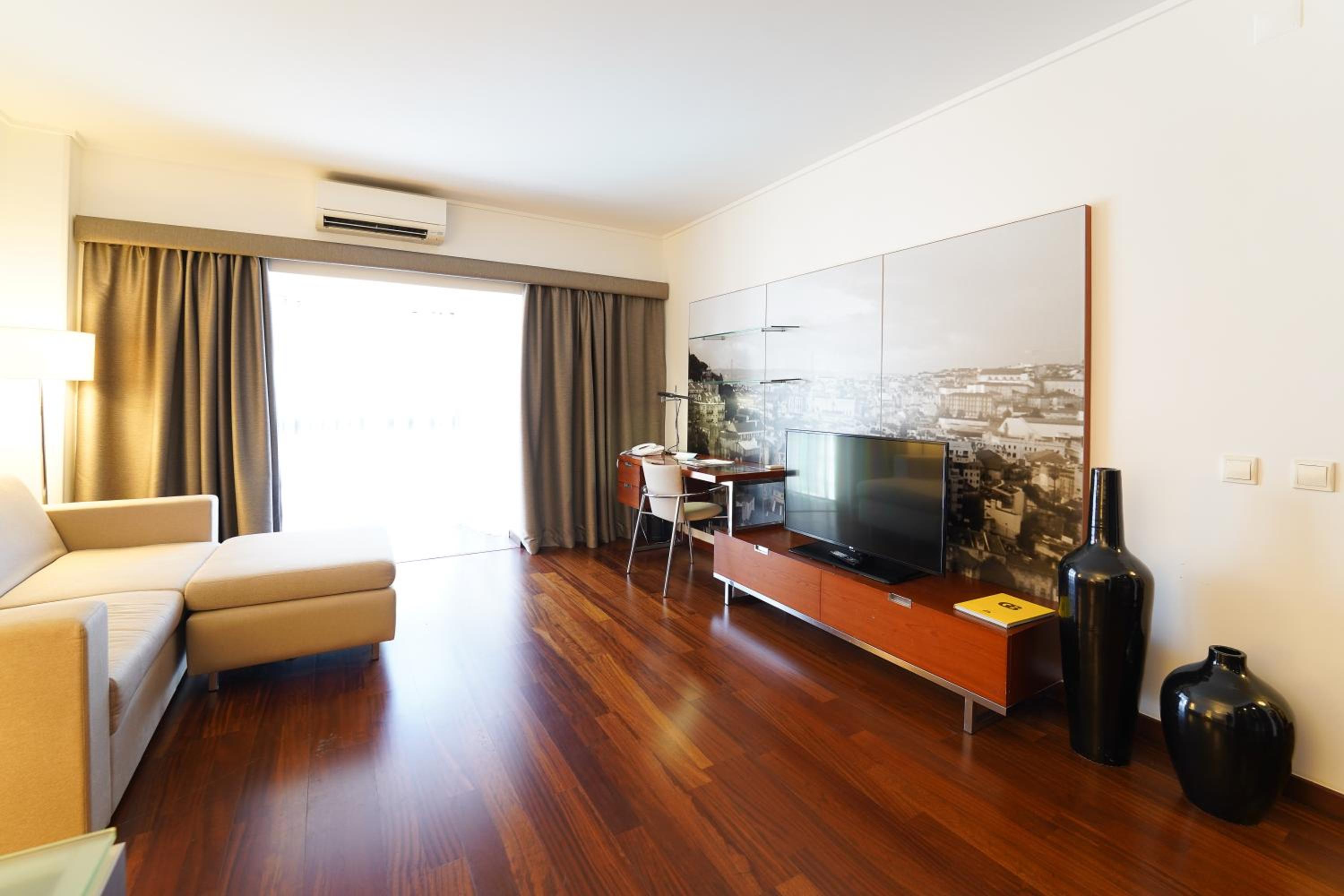 One-Bedroom Apartment - Photo 3