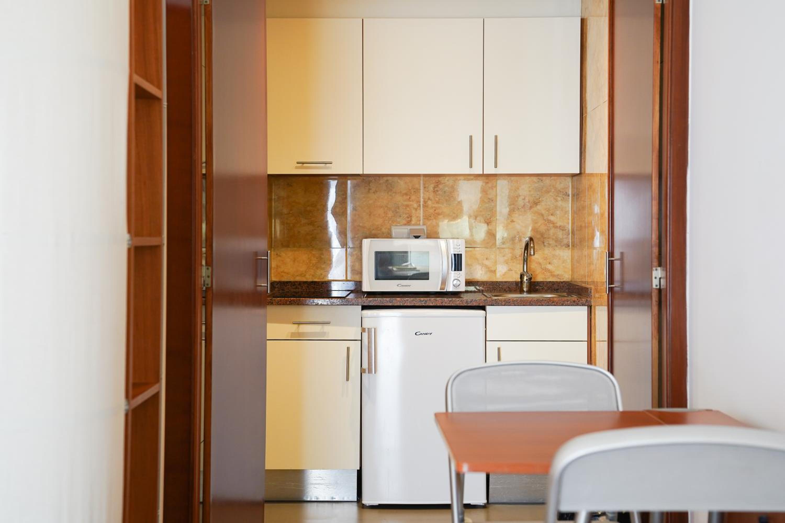 Studio Apartment - Photo 3