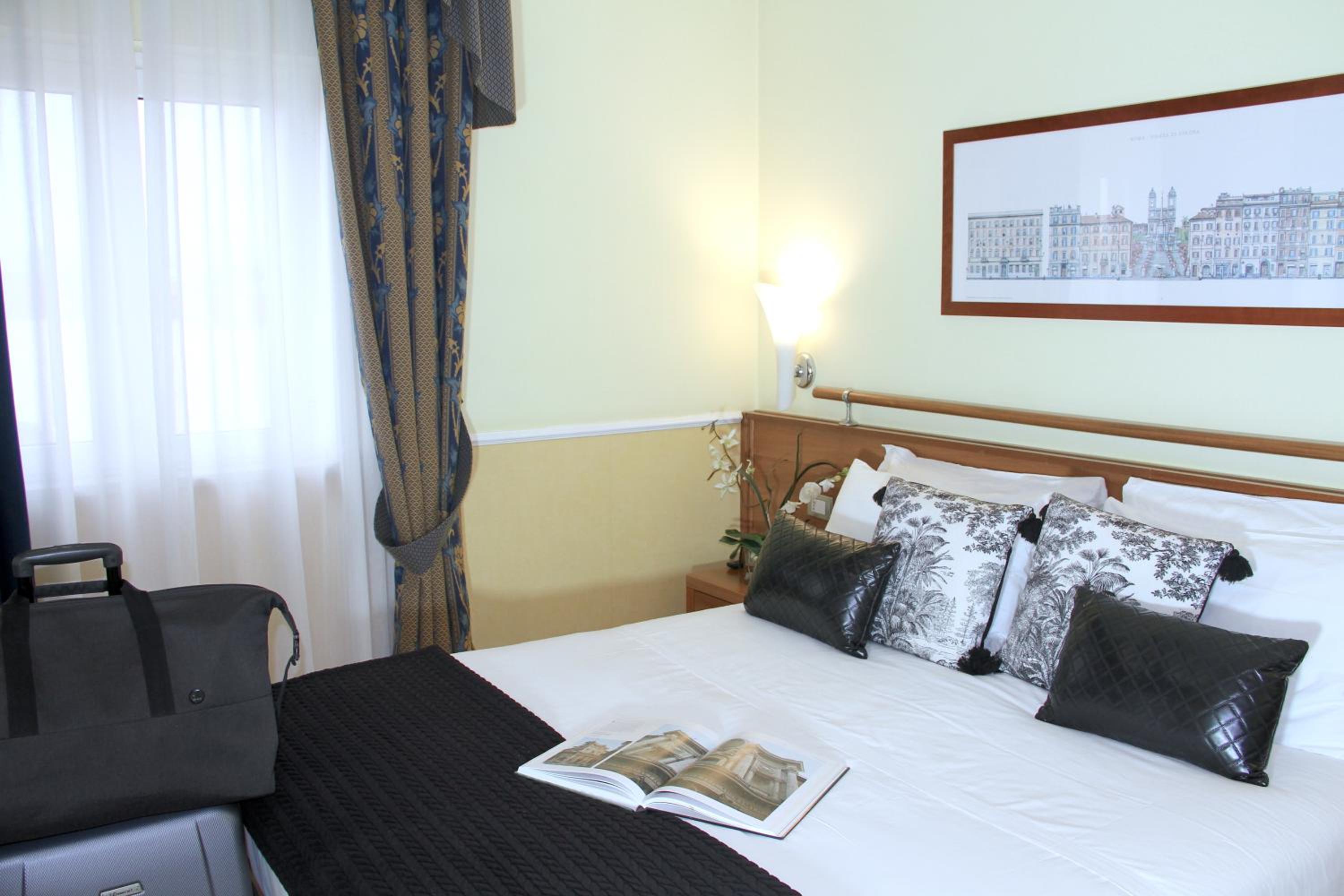 Double or Twin Room thumbnail 6