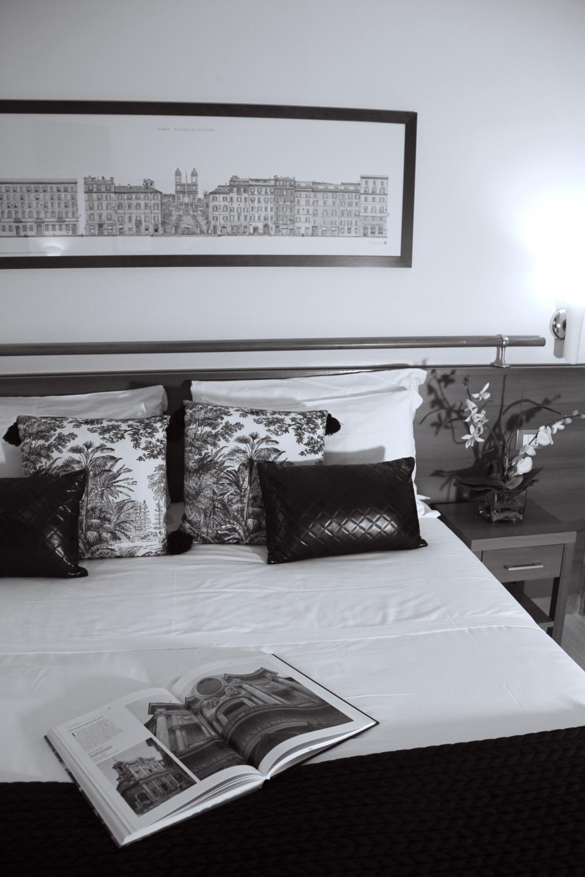 Double or Twin Room thumbnail 5