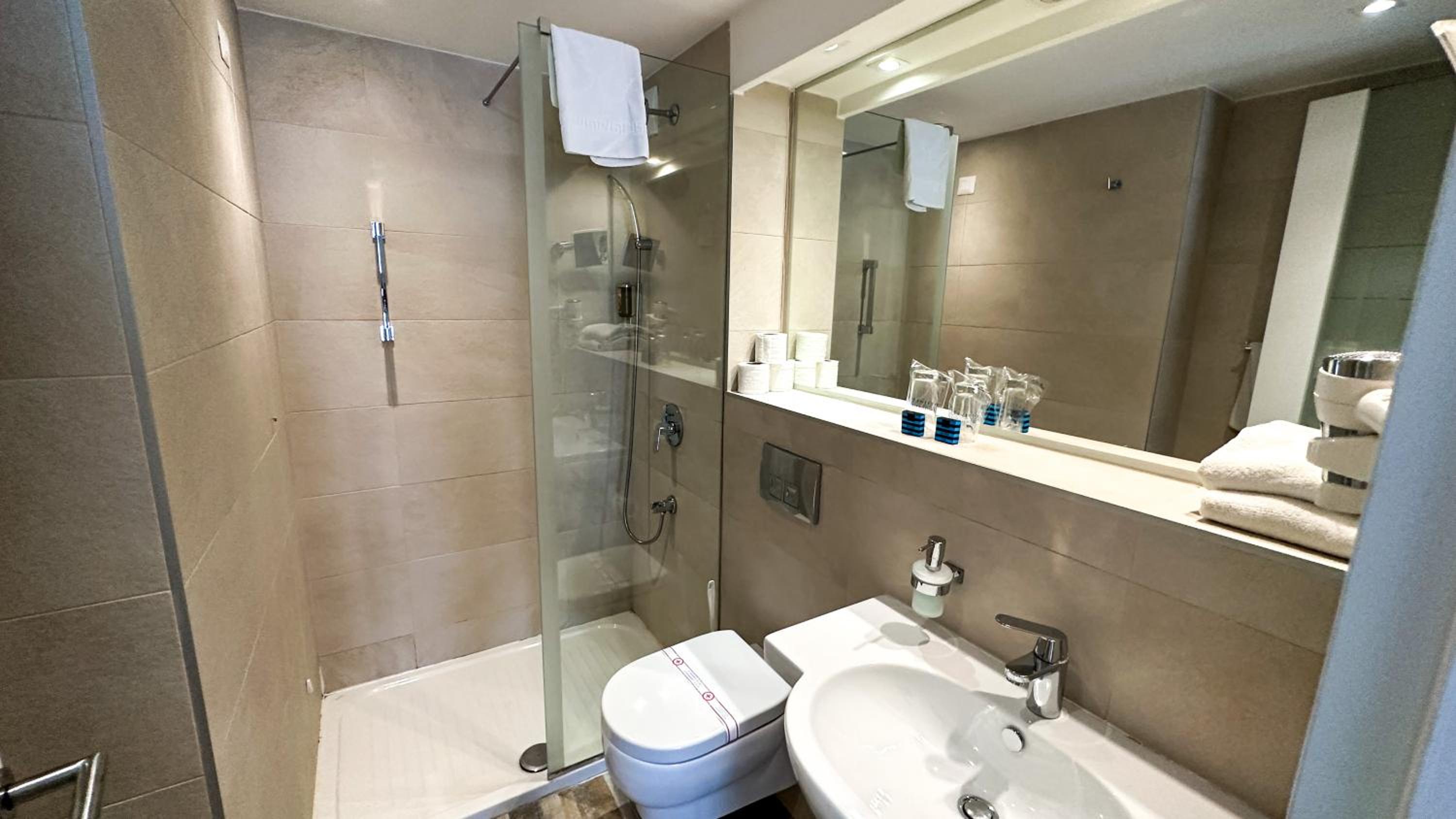 Double or Twin Room - Photo 12