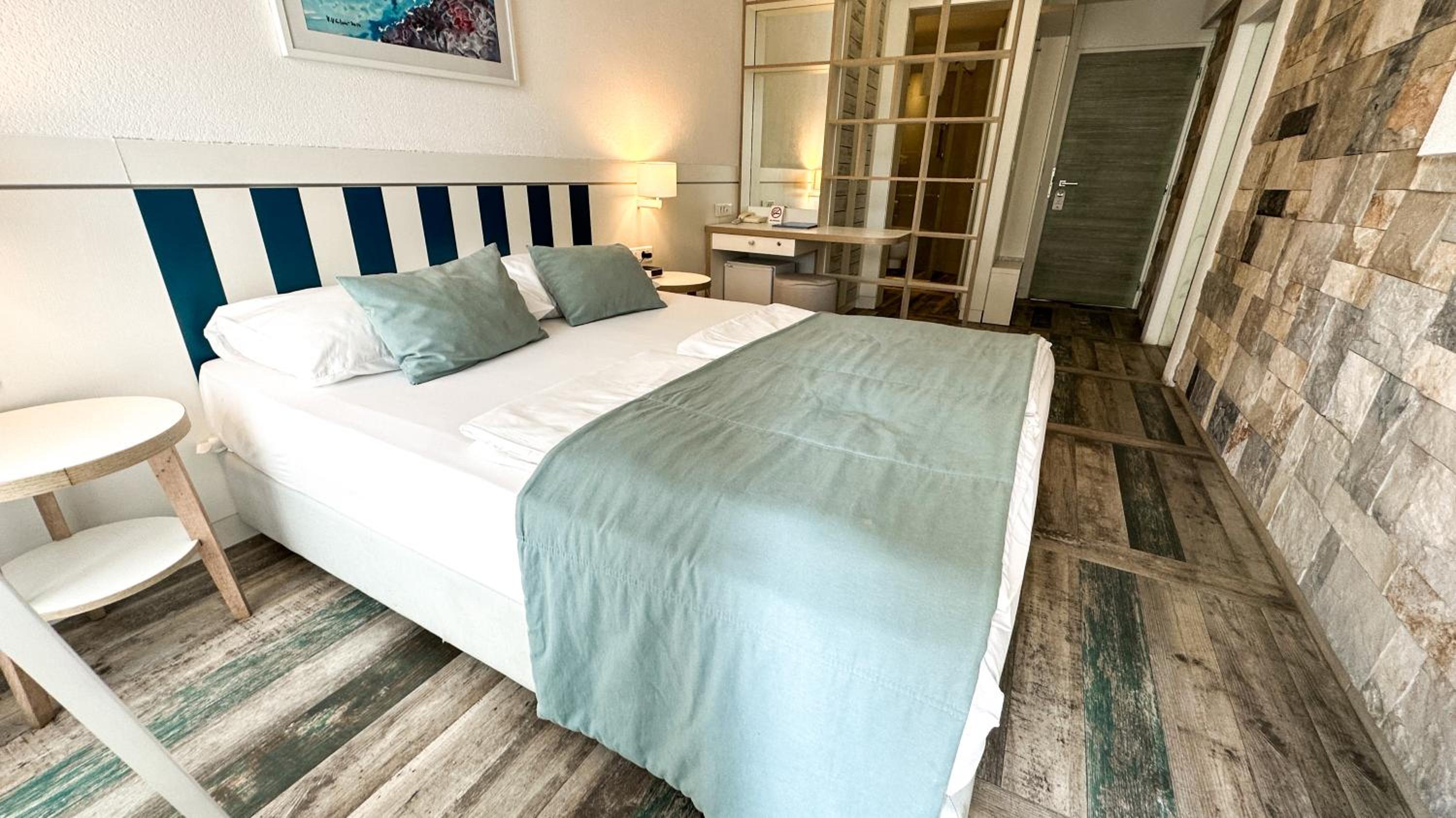 Double or Twin Room - Photo 3
