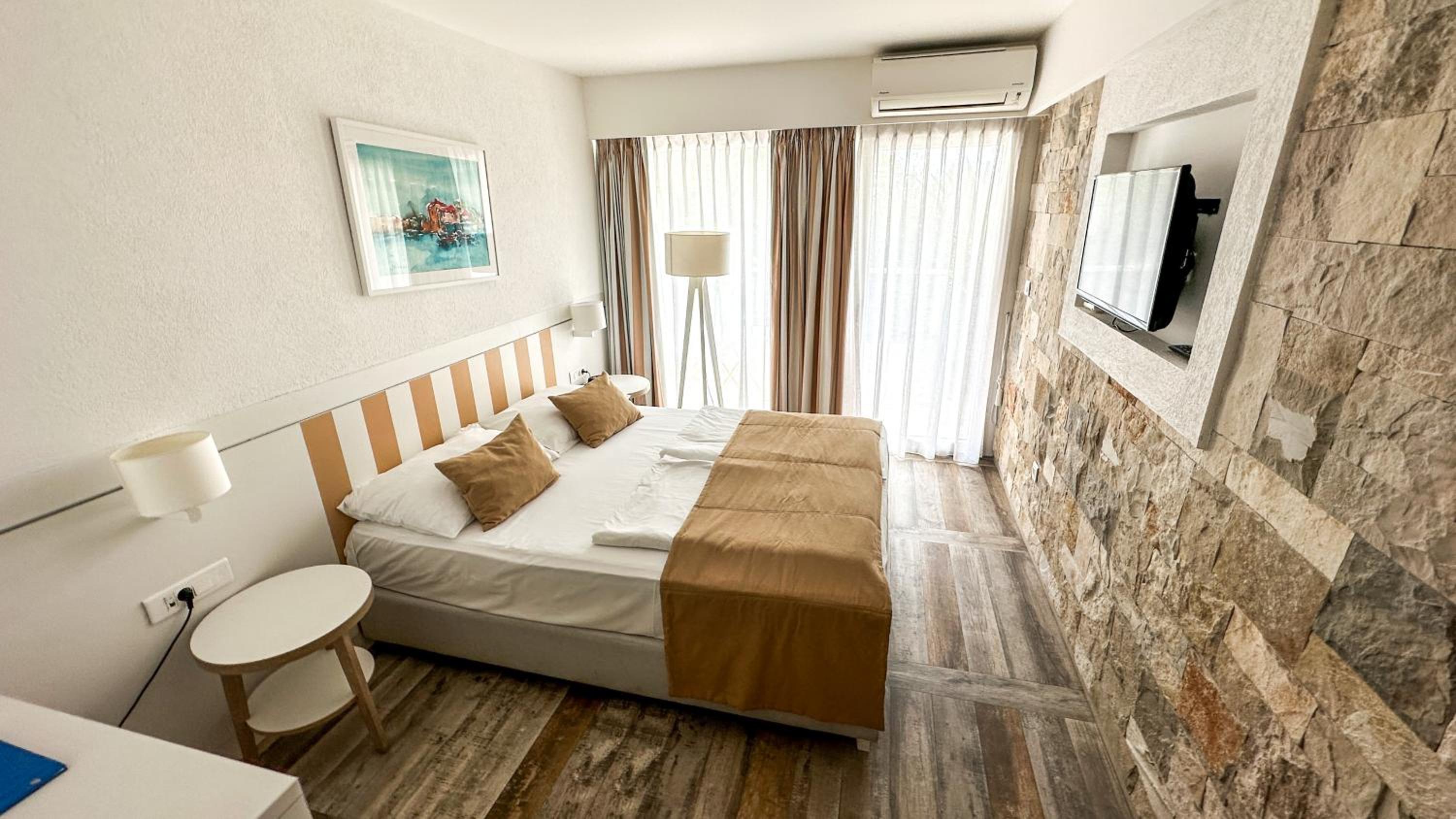 Double or Twin Room - Photo 1