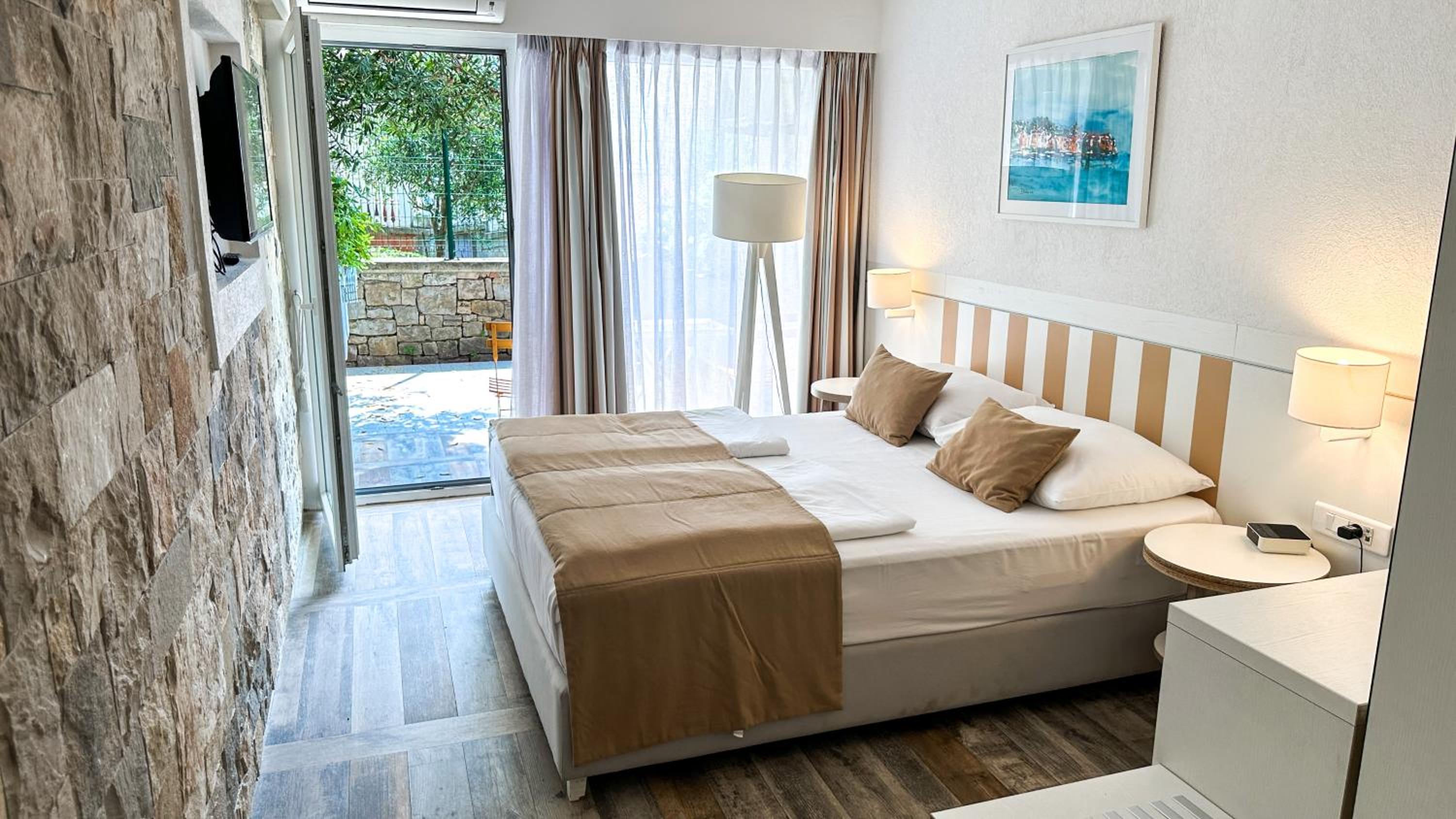 Double or Twin Room - Photo 5