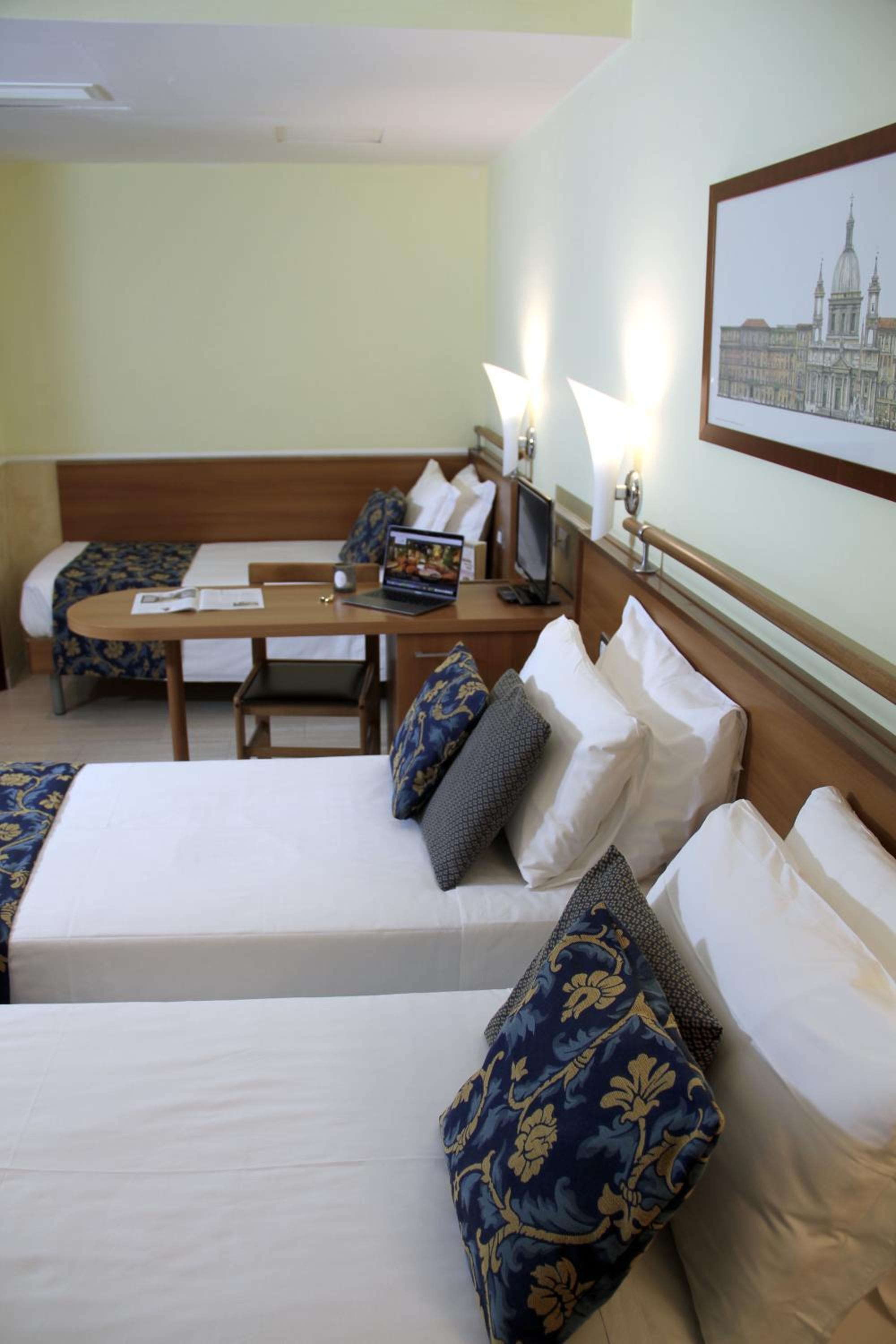 Quadruple Room thumbnail 5