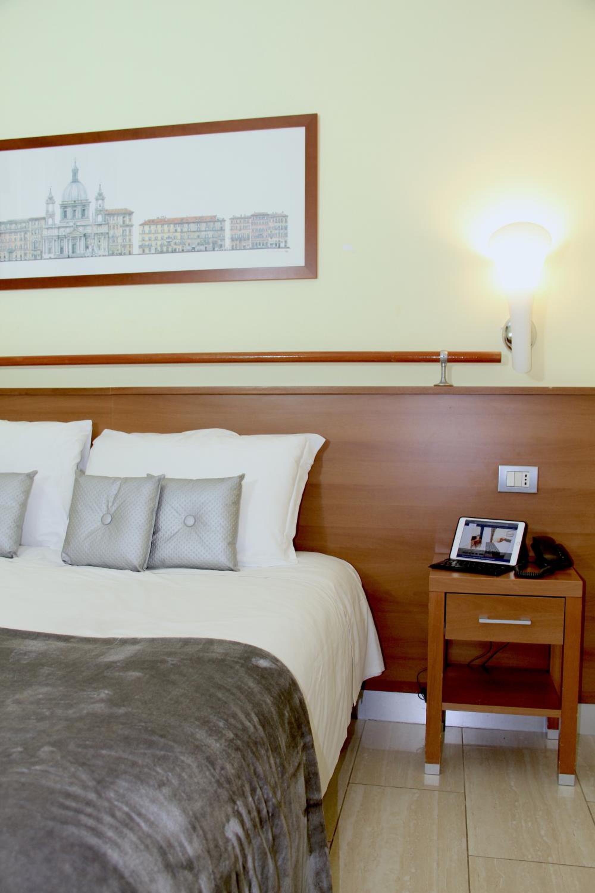 Double or Twin Room with Balcony thumbnail 6
