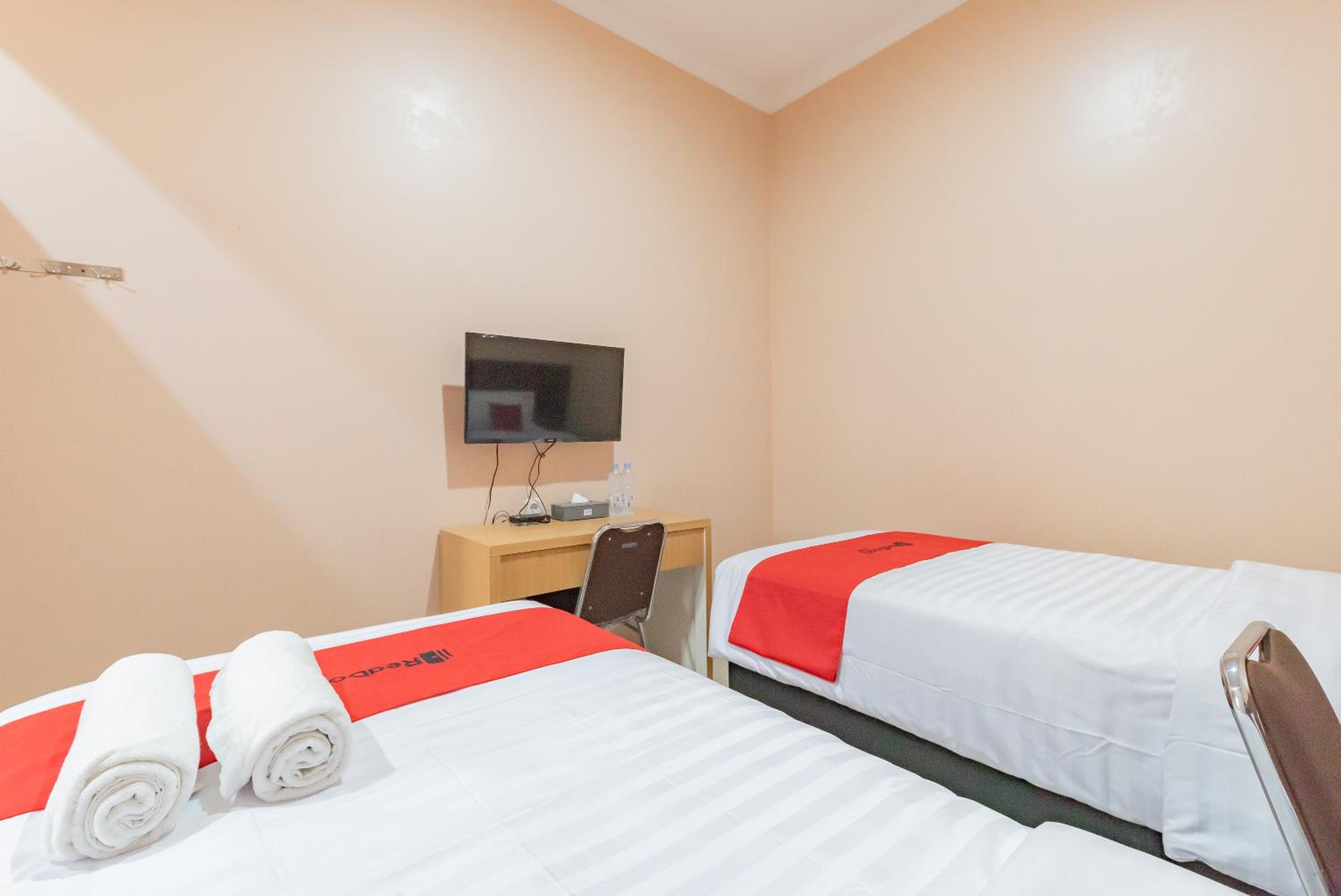 Twin Room - Photo 2