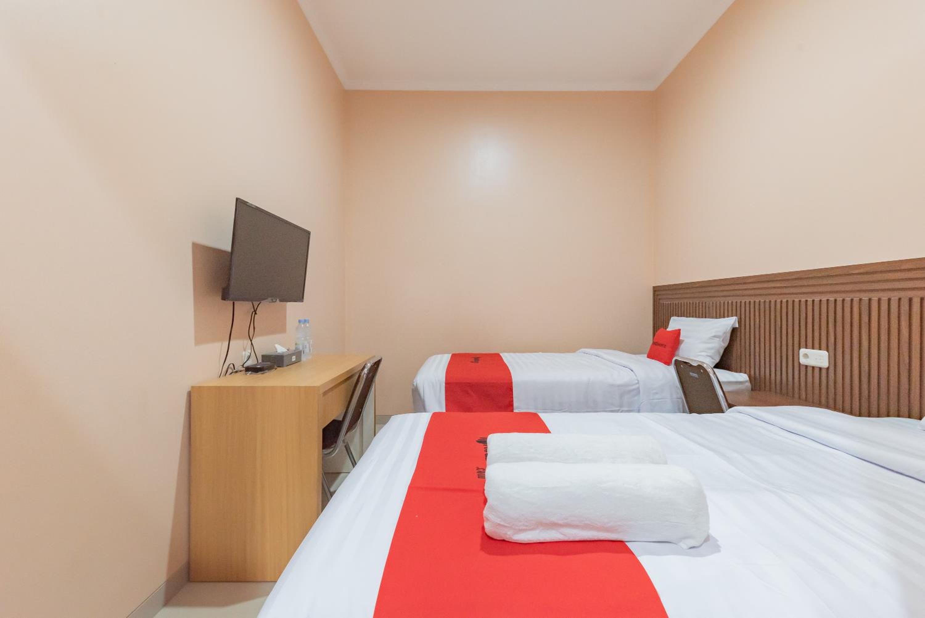 Twin Room - Photo 3