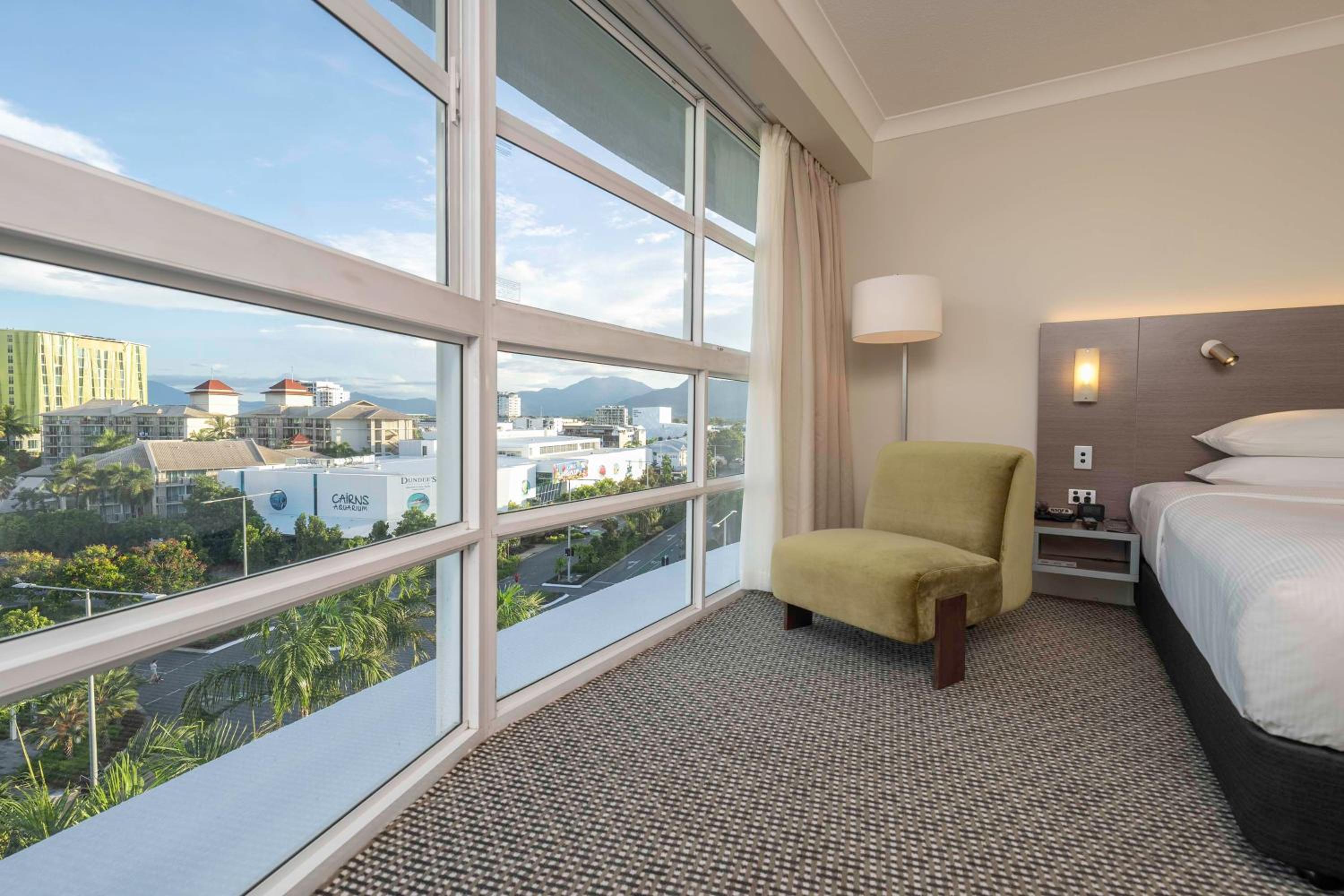 Deluxe King Room with Mountain View