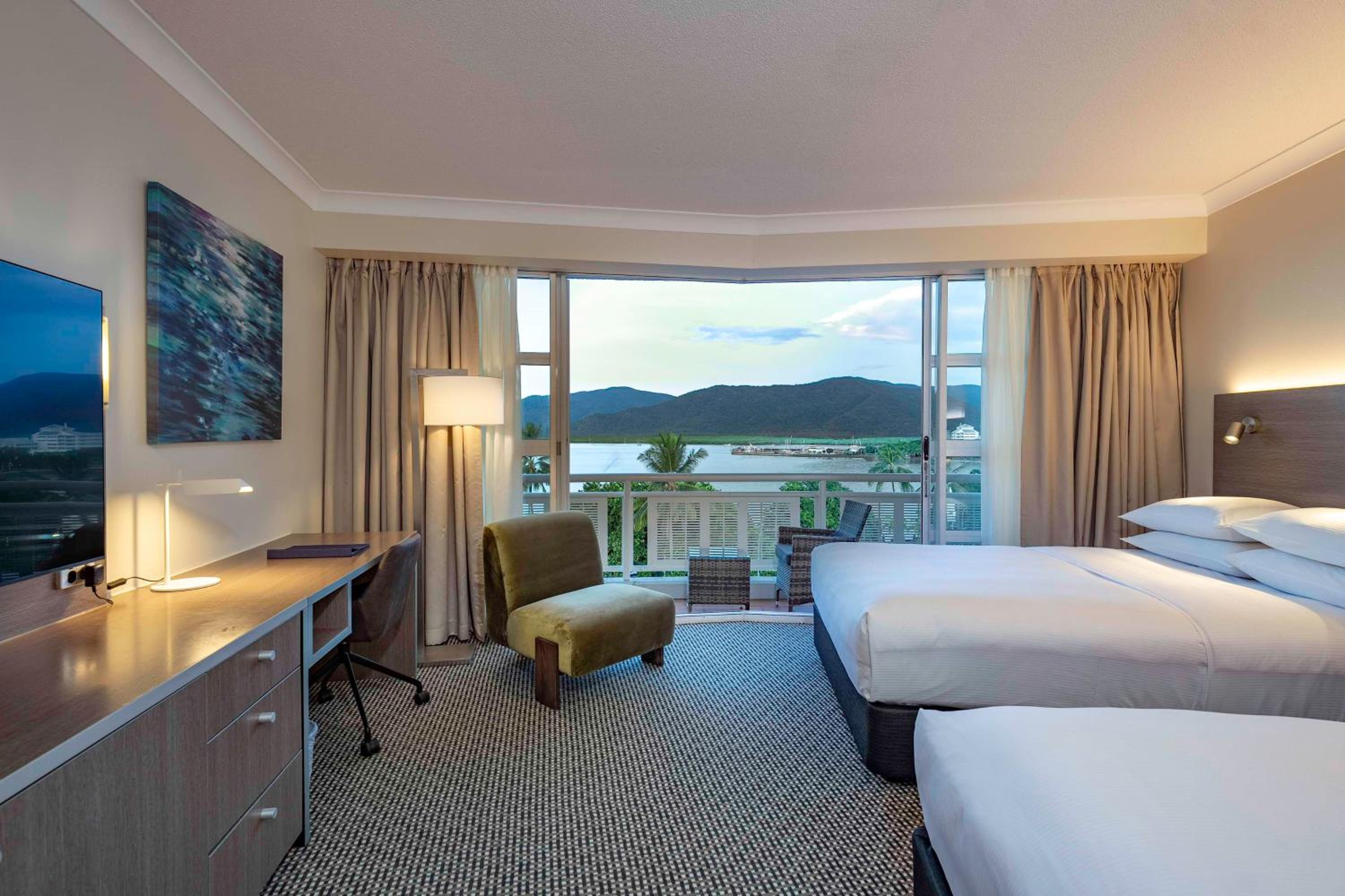 Deluxe Double Double Room with Sea View thumbnail 5